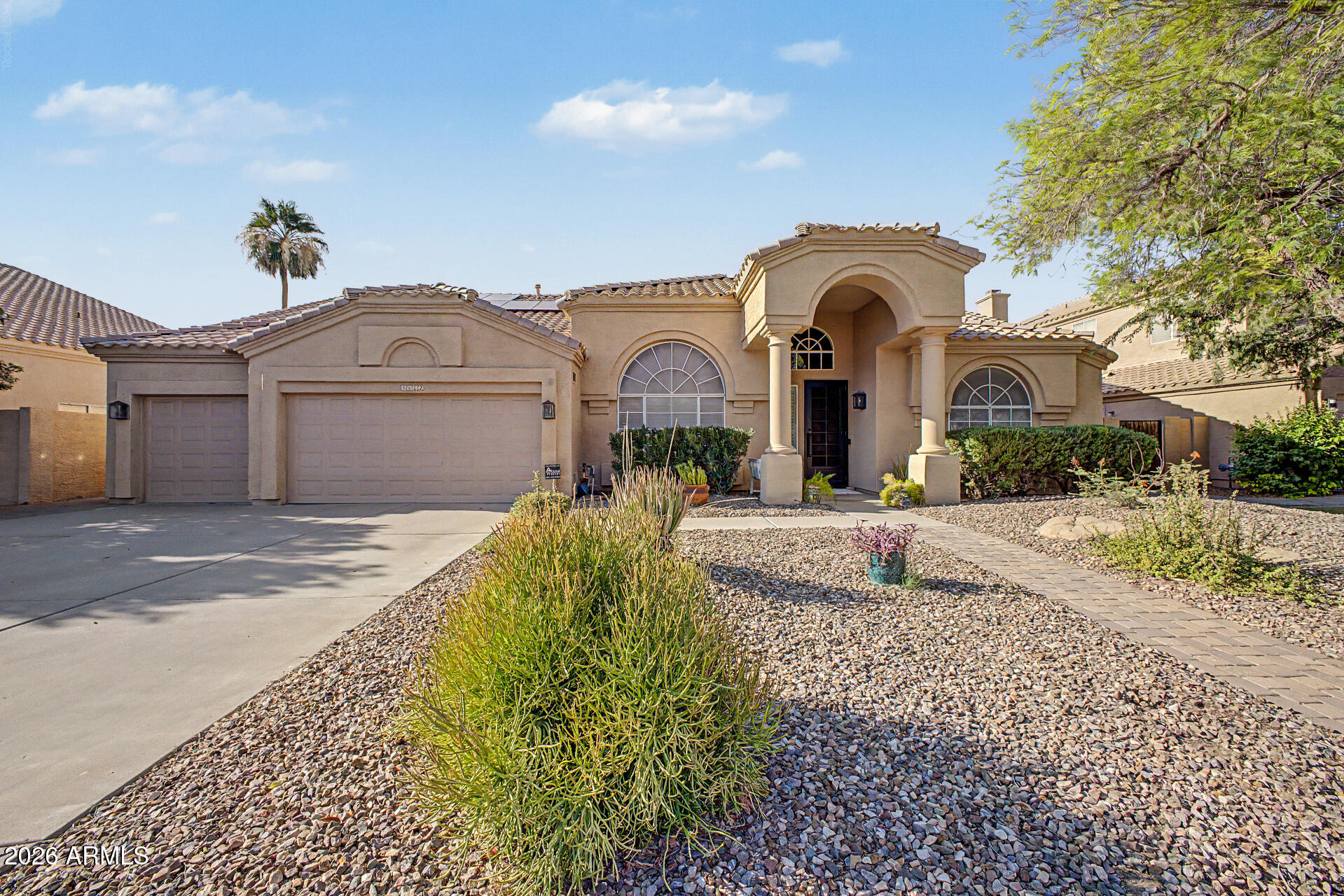 5602 W GARY Drive