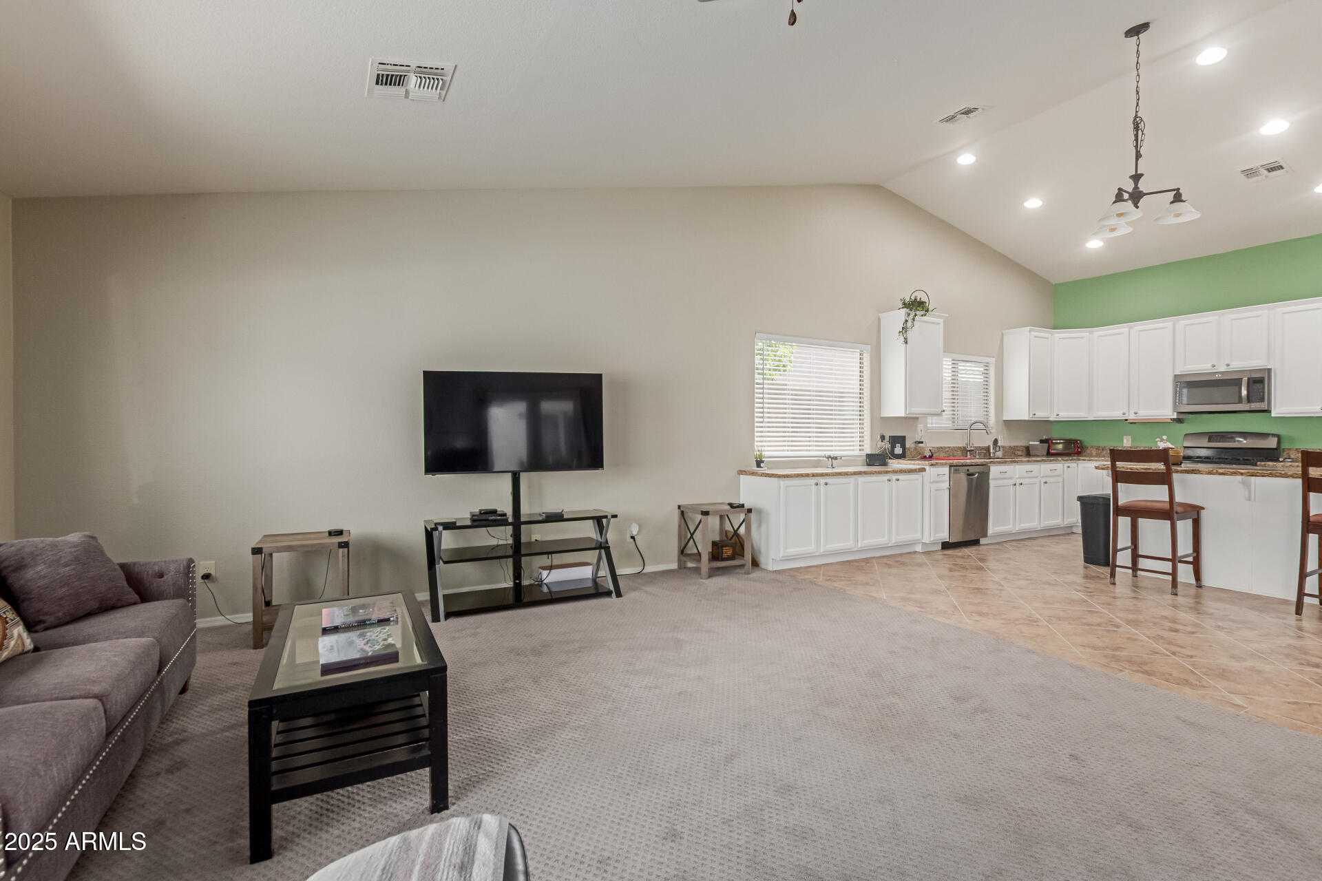 5520 E HOLMES Avenue