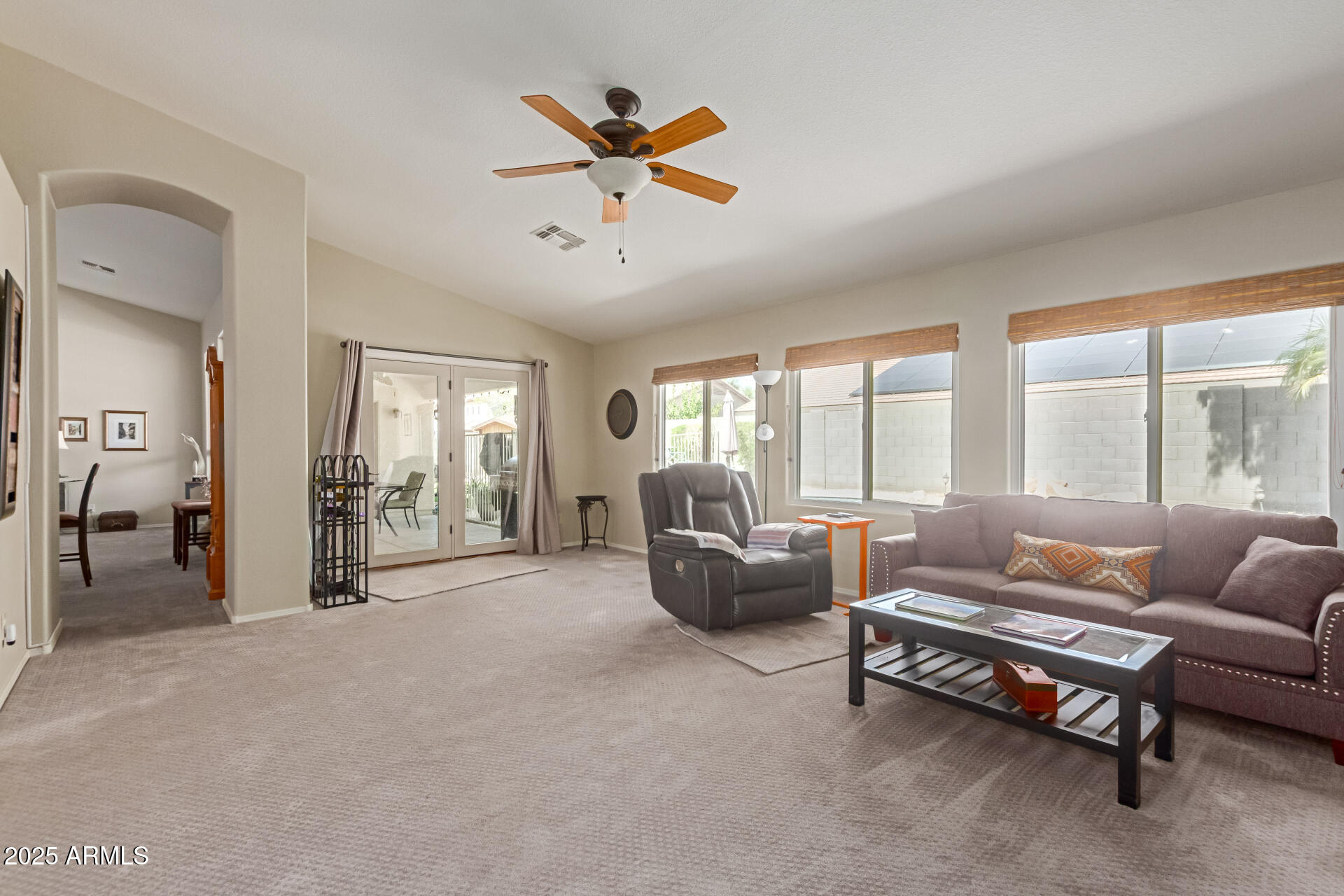 5520 E HOLMES Avenue