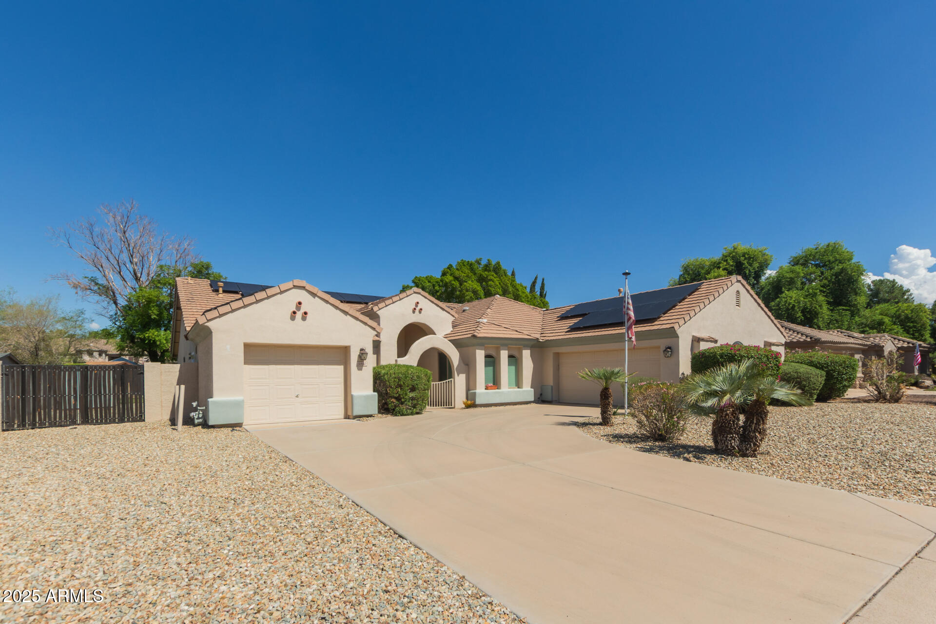 5520 E HOLMES Avenue