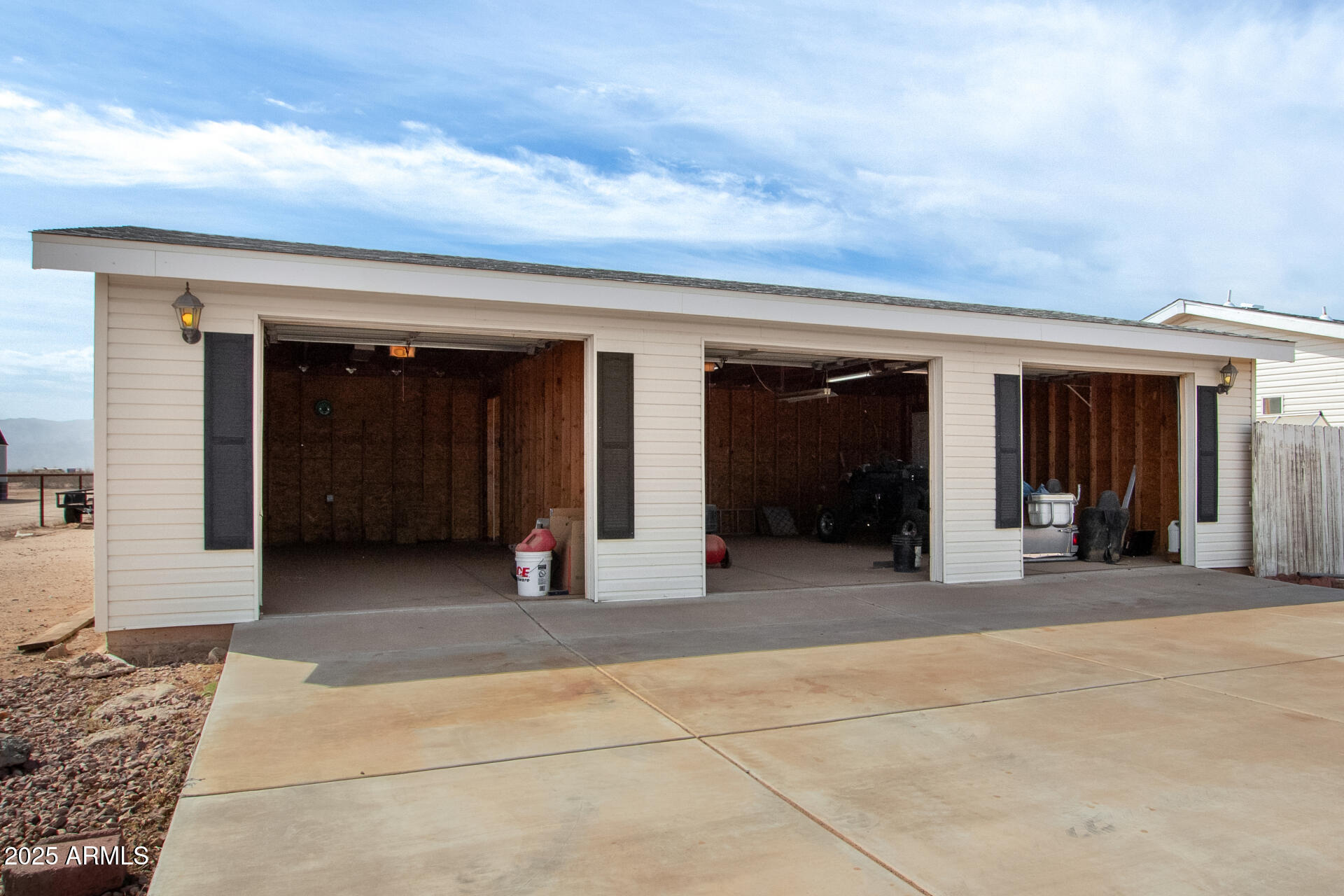 23851 W TETHER Trail