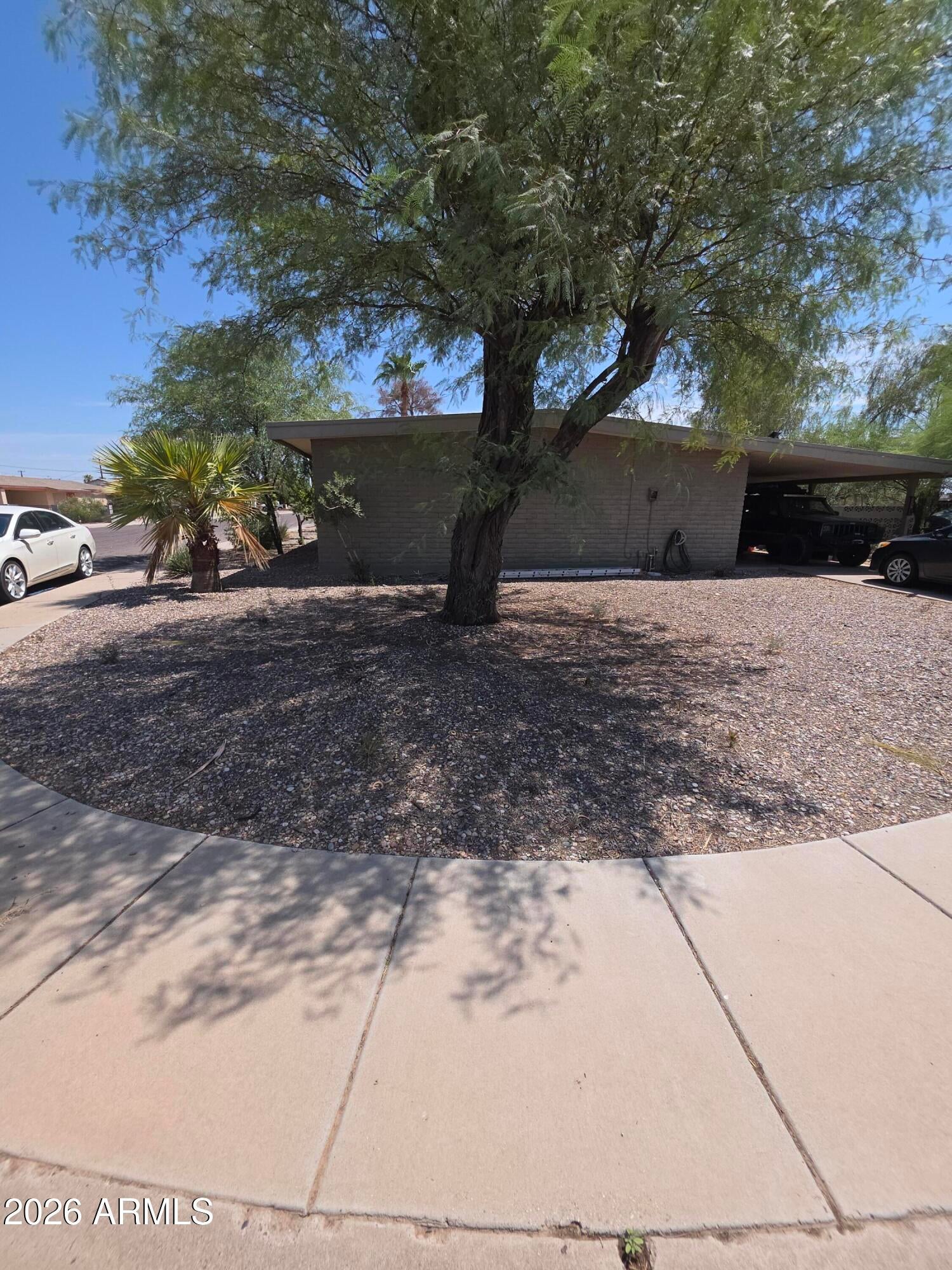 725 E BRENDA Drive