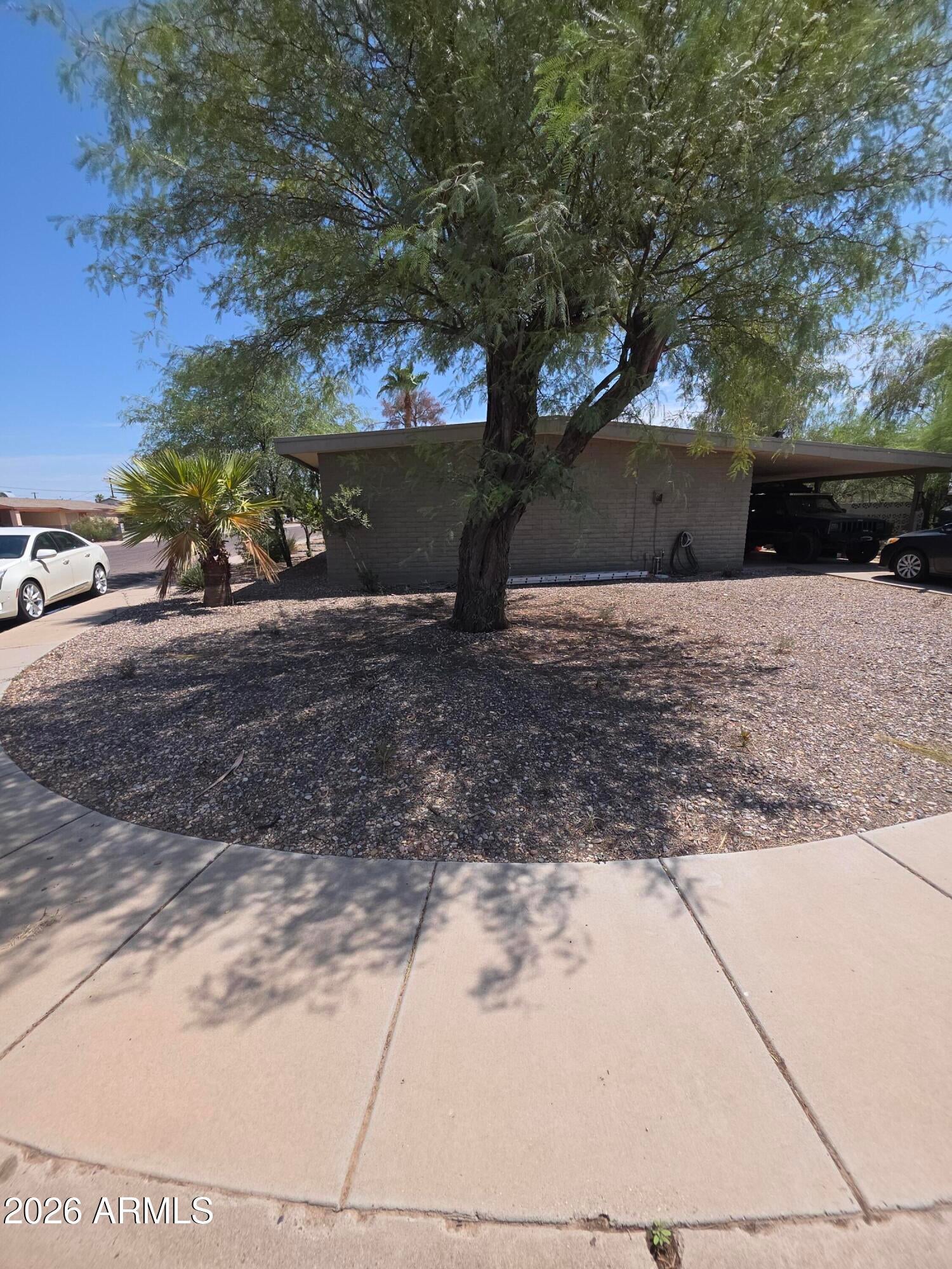 725 E BRENDA Drive