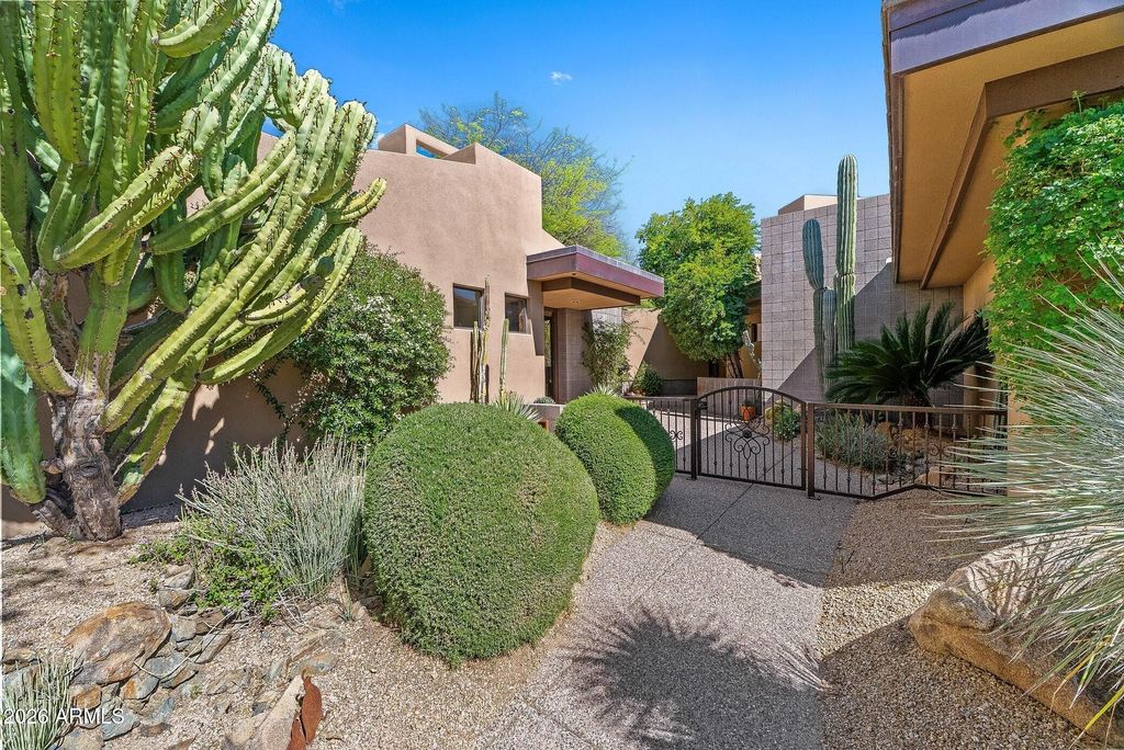 Photo of 10675 E Fernwood Lane, Scottsdale, AZ 85262 (MLS # 7003753)