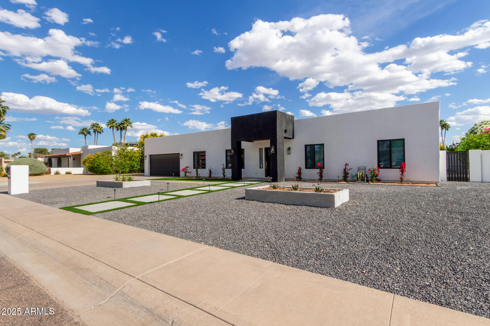 6539 E SHARON Drive