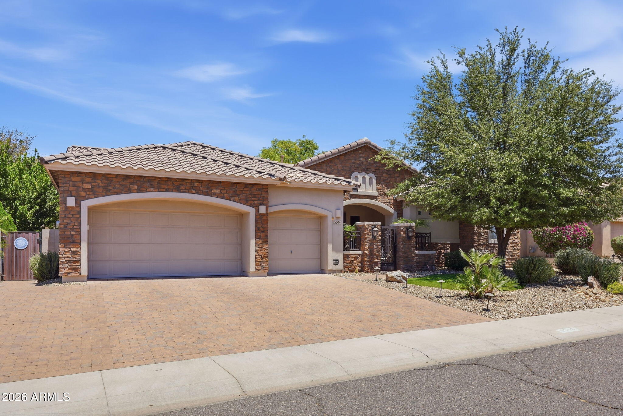 5504 W STRAIGHT ARROW Lane