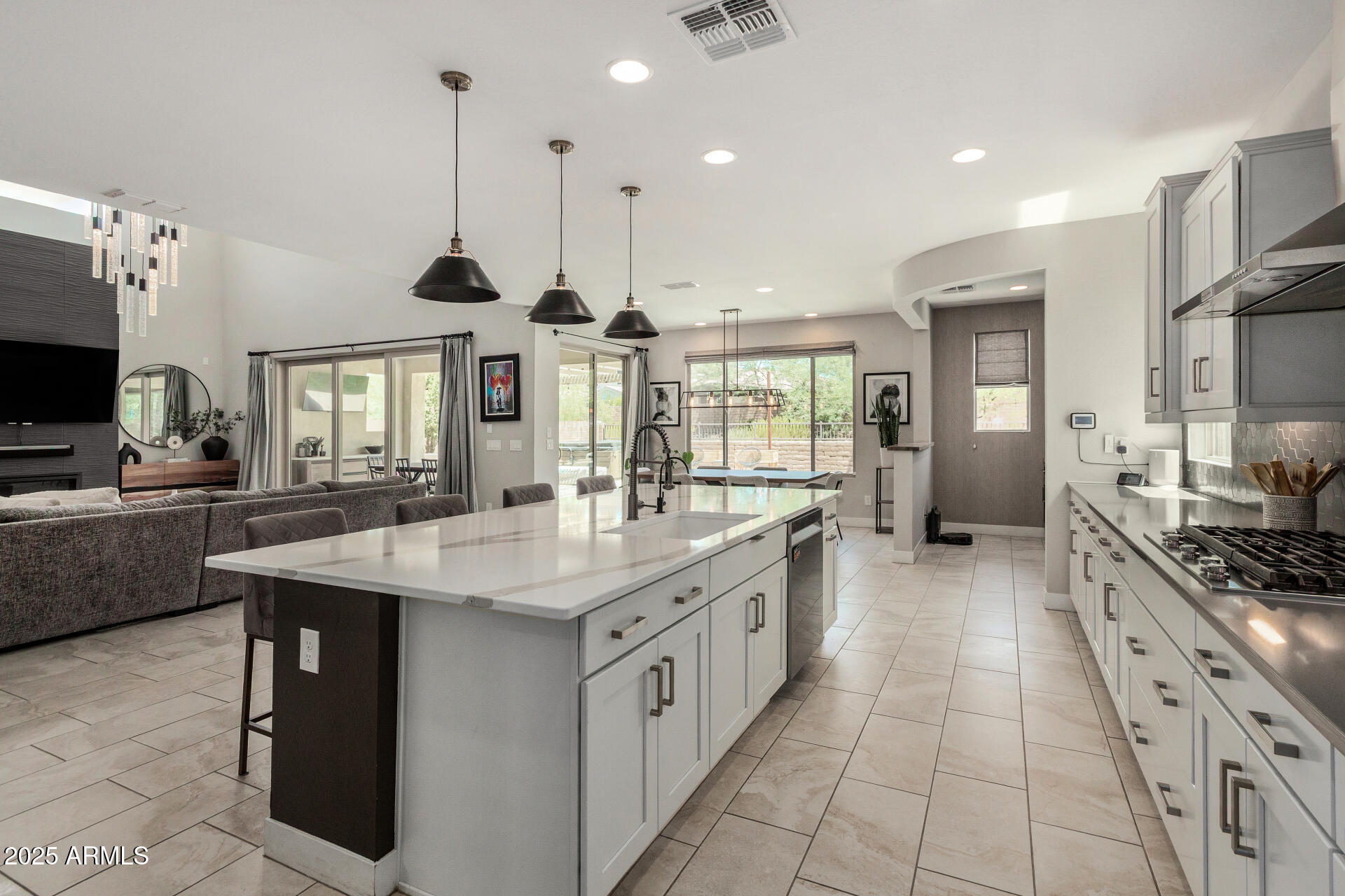 3428 E LOUISE Drive