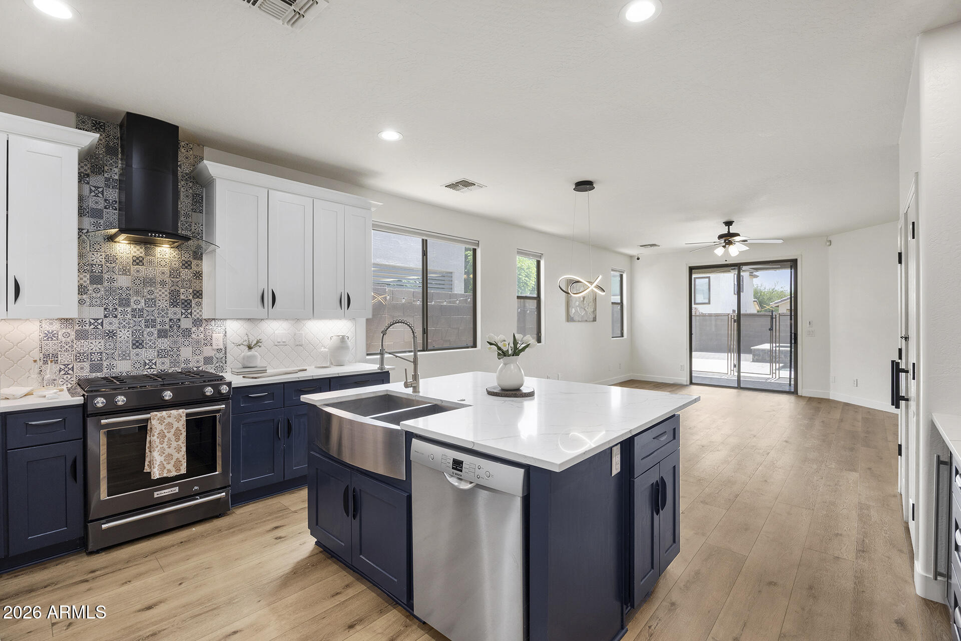 18045 W SUNNYSLOPE Lane