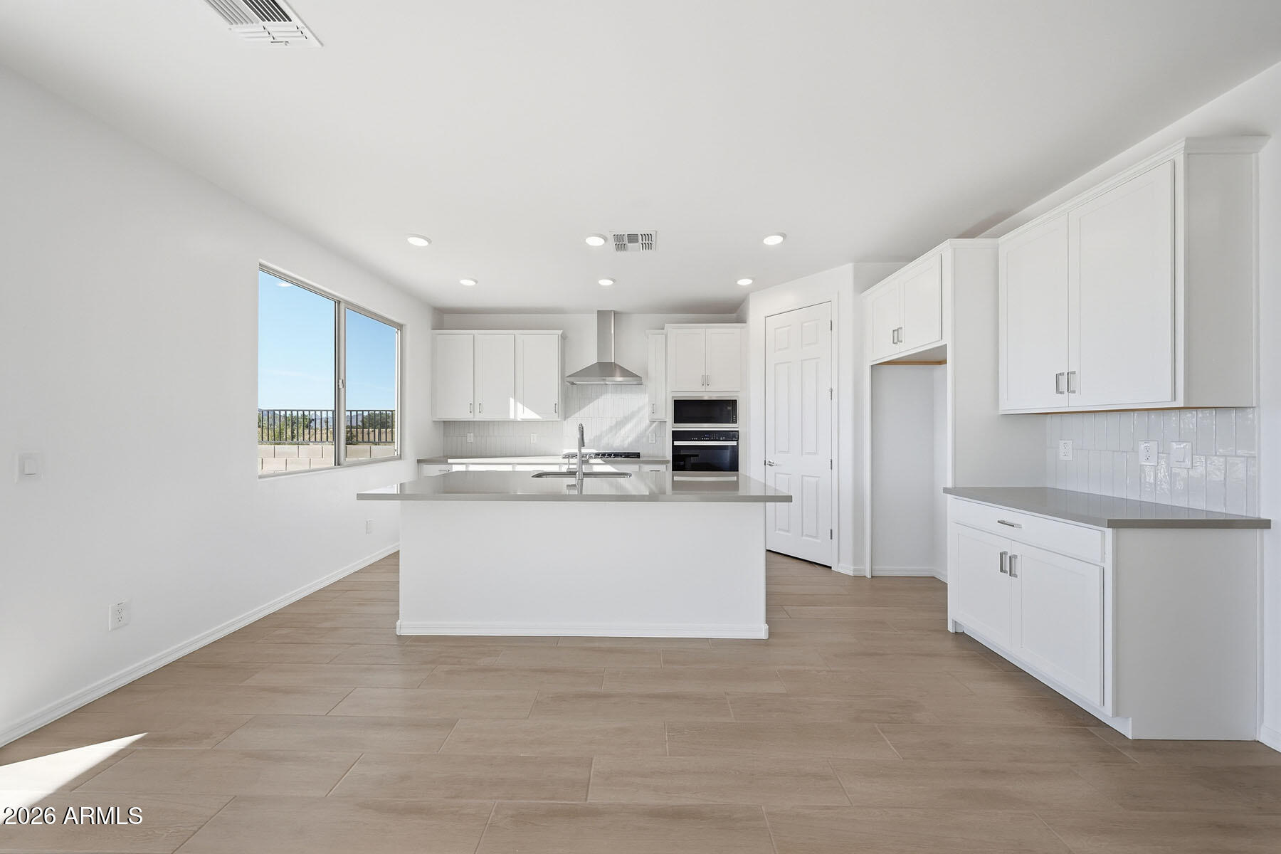 719 W Riparian Drive