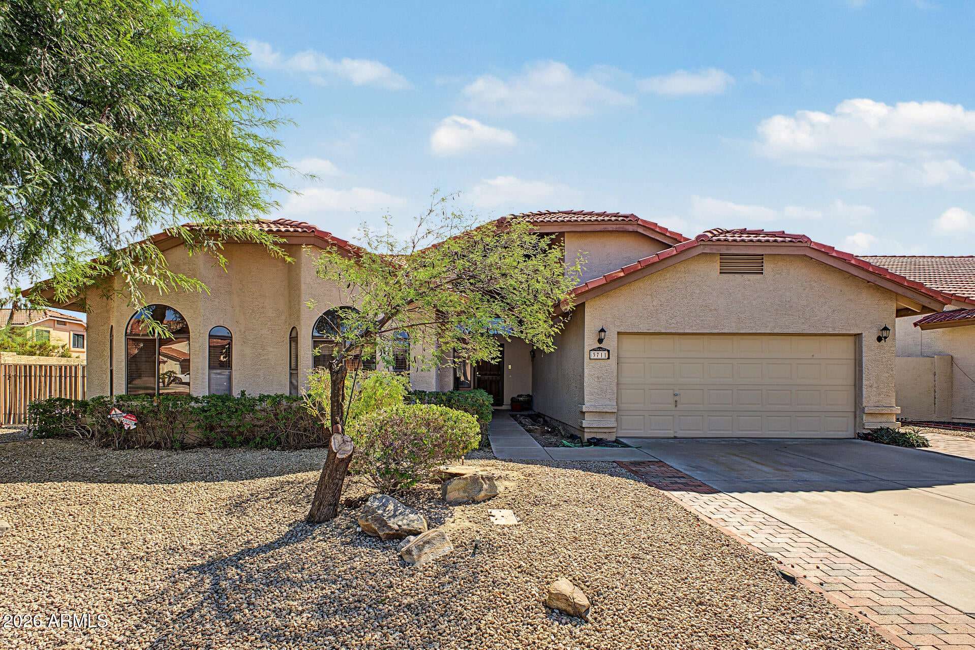 3711 E SUMMERHAVEN Drive