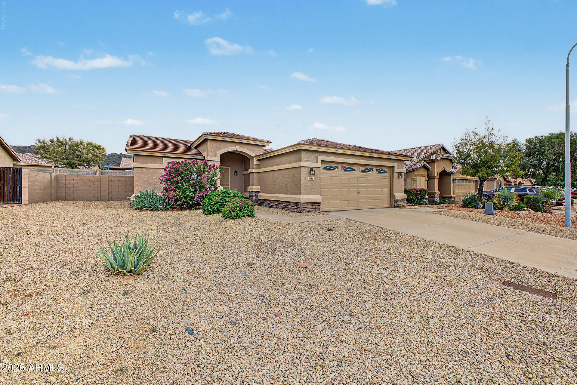 1713 E DESERT Lane