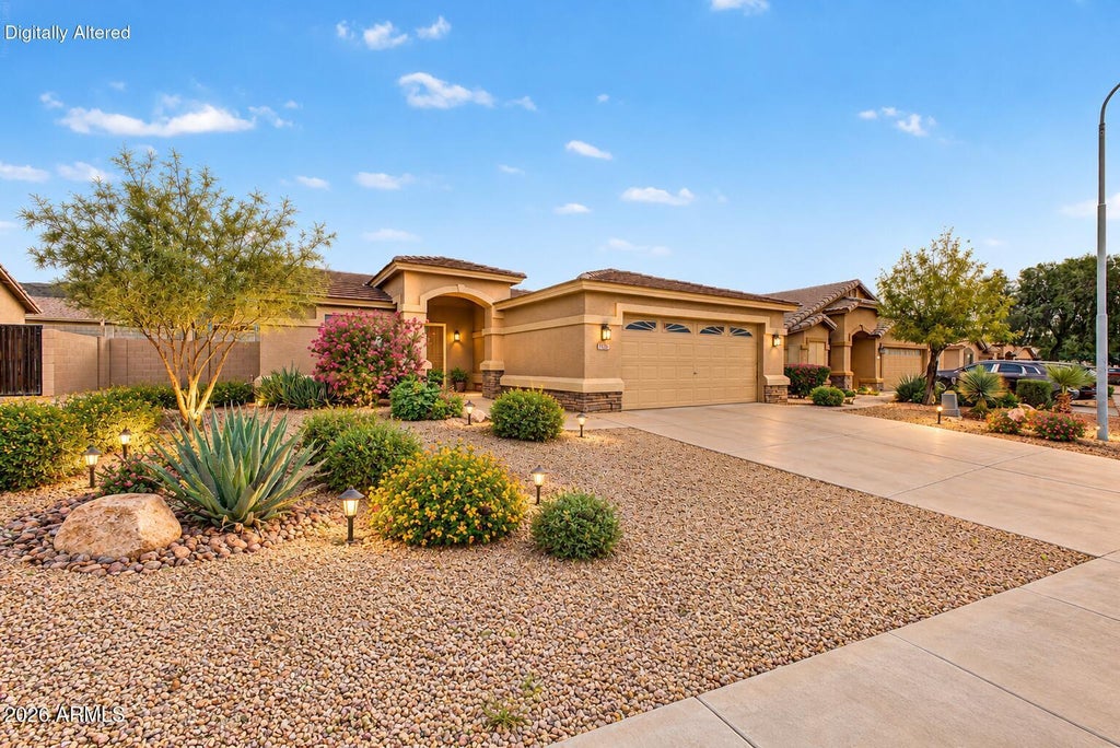 Photo of 1713 E Desert Lane, Phoenix, AZ 85042 (MLS # 7095929)