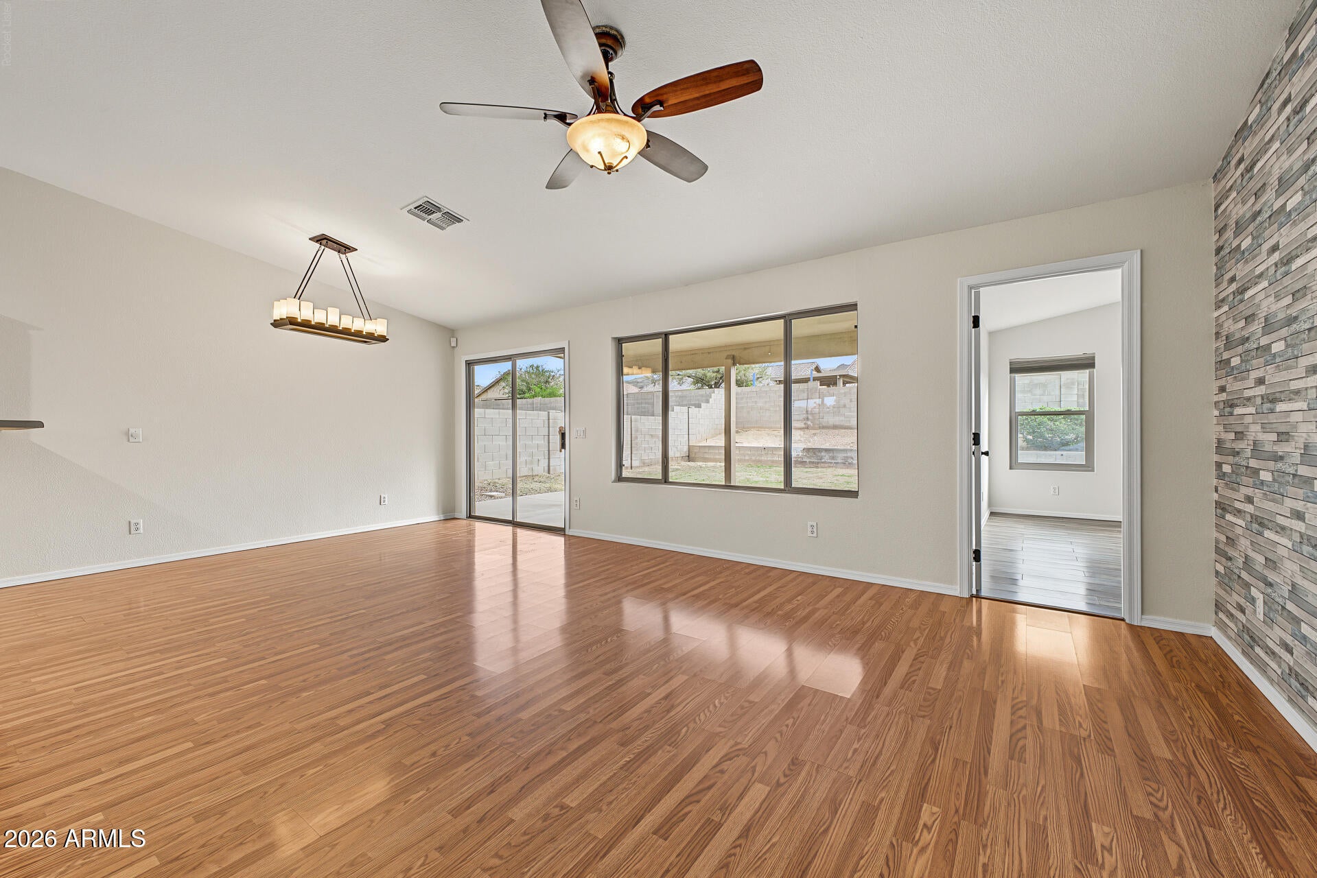 1713 E DESERT Lane