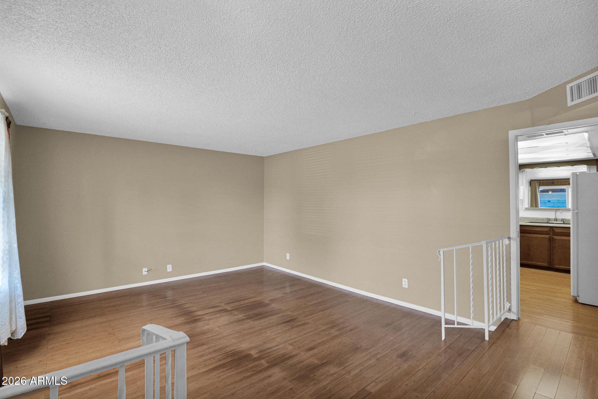 3852 W VOGEL Avenue