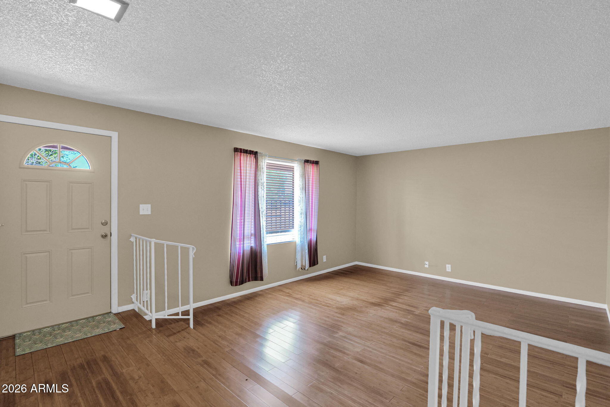 3852 W VOGEL Avenue