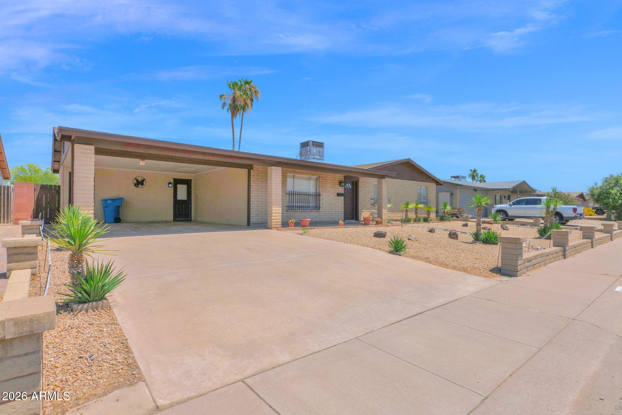3852 W VOGEL Avenue