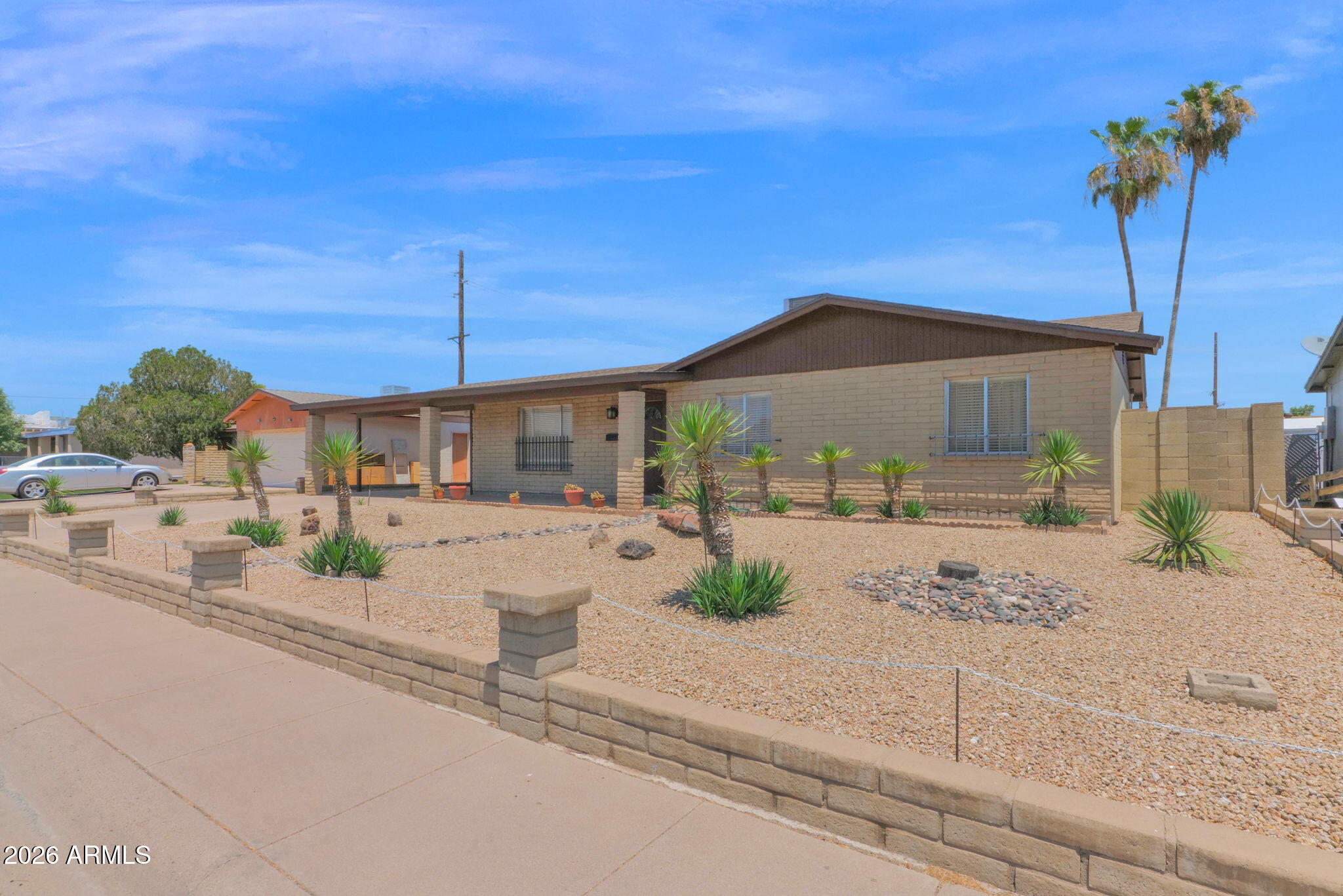 3852 W VOGEL Avenue