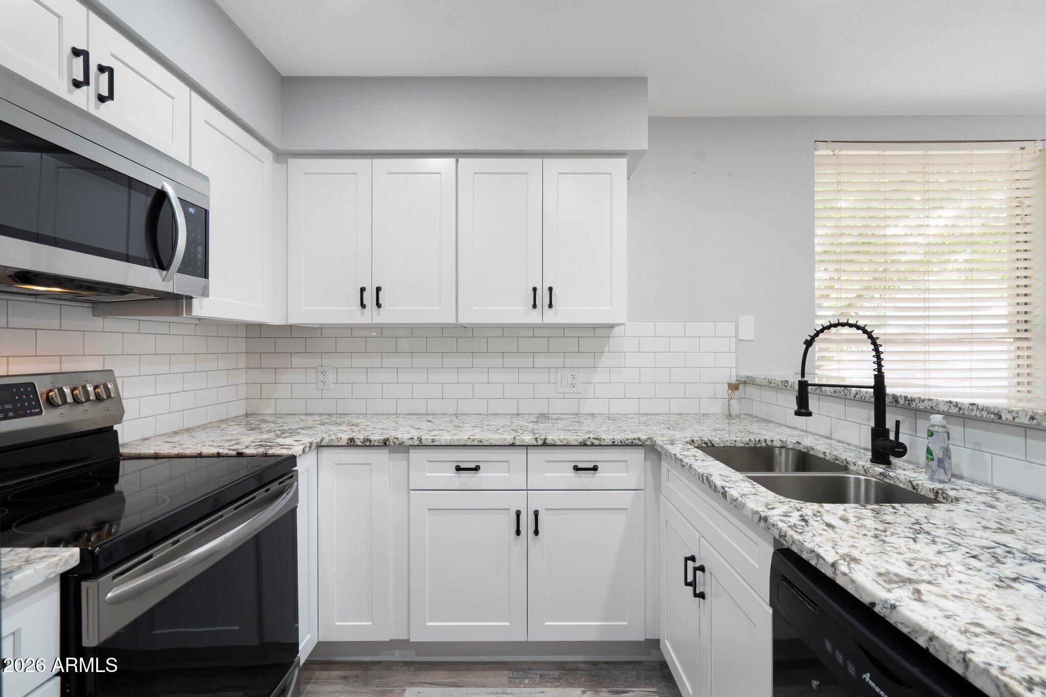 1717 E UNION HILLS Drive 1060
