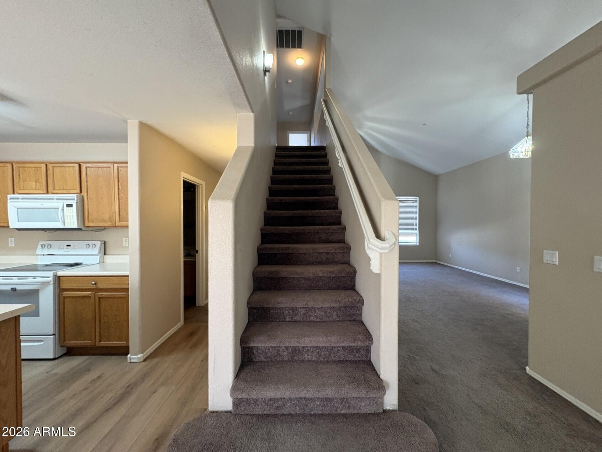 1547 E 10TH Street