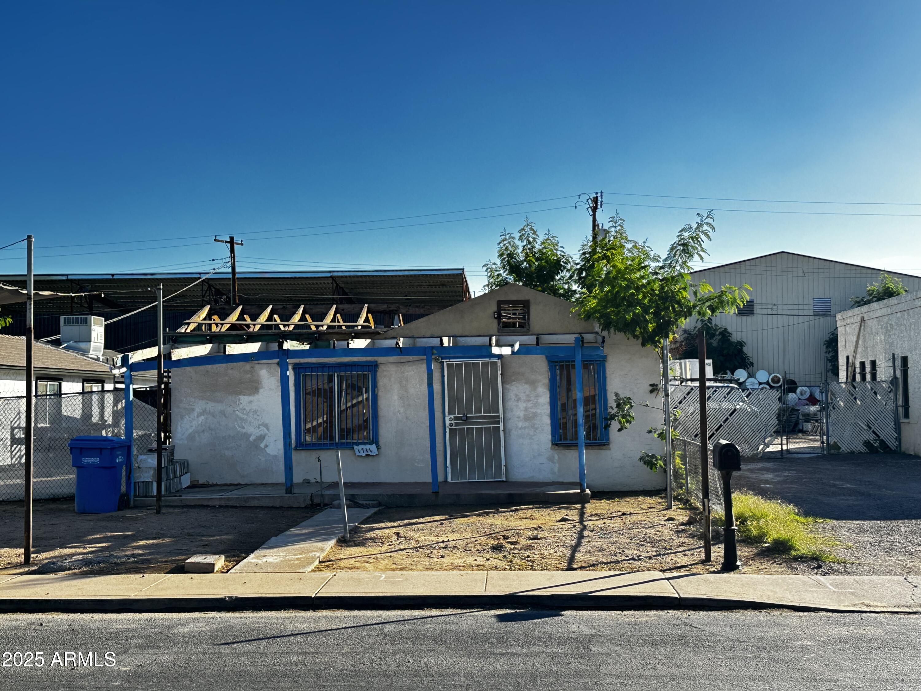 1711 W LATHAM Street