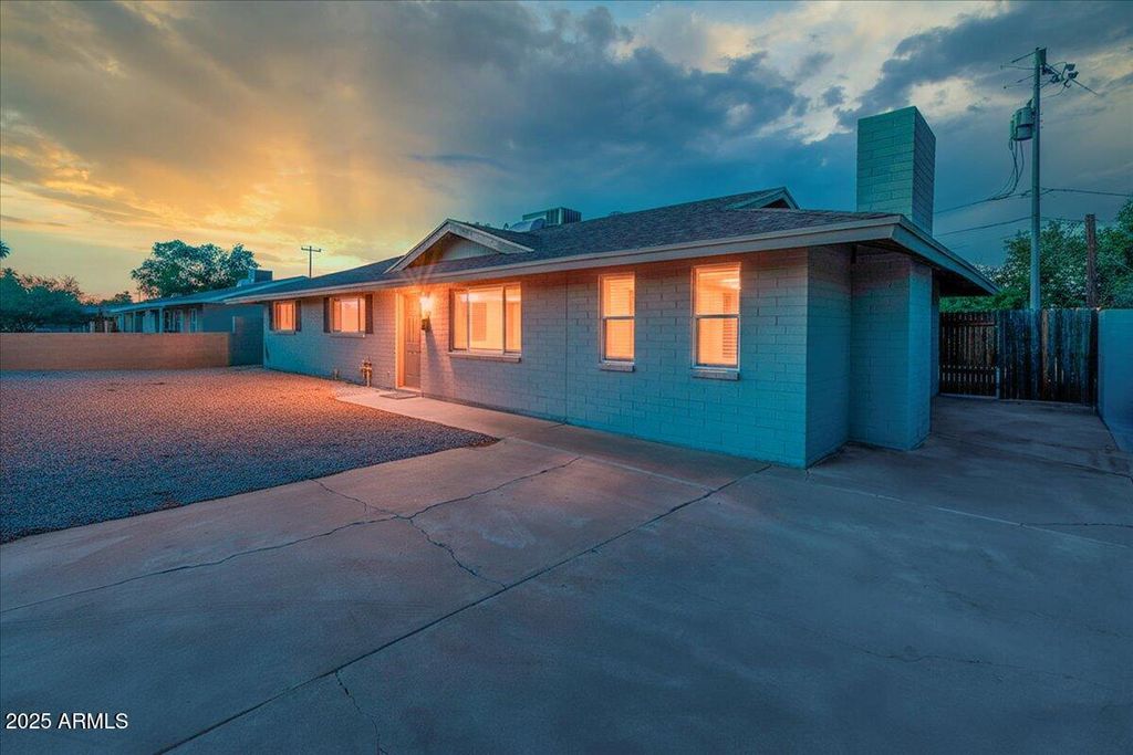 Photo of 720 E Broadway Lane, Tempe, AZ 85282 (MLS # 6988654)