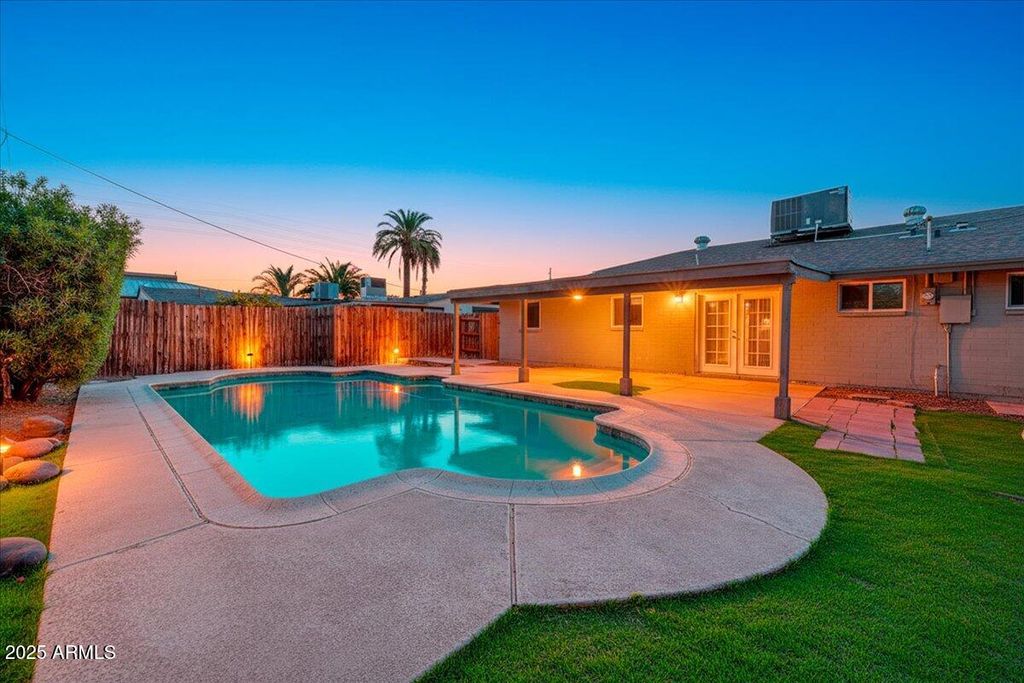 Photo of 720 E Broadway Lane, Tempe, AZ 85282 (MLS # 6988654)