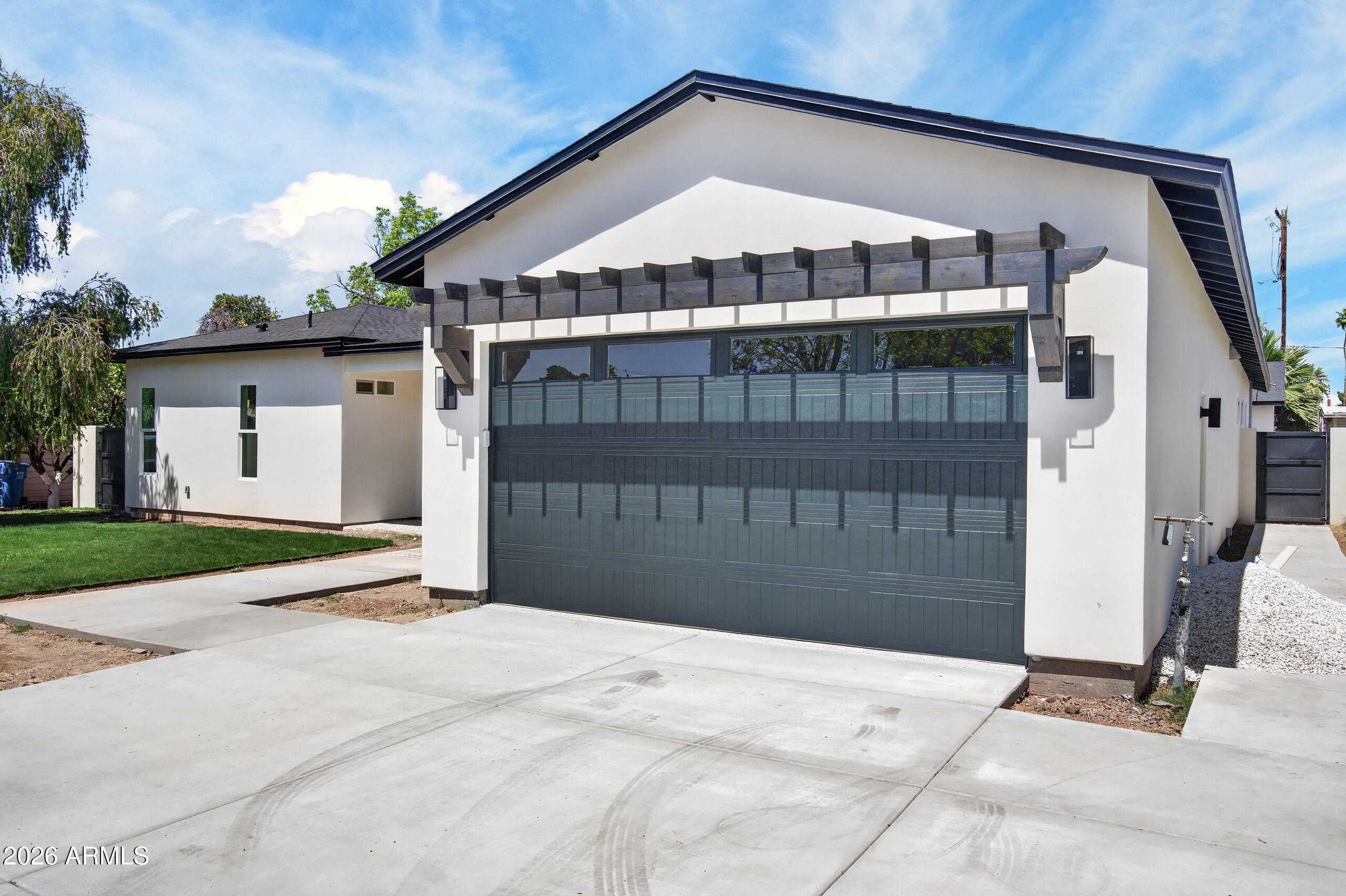 4048 E EDGEMONT Avenue