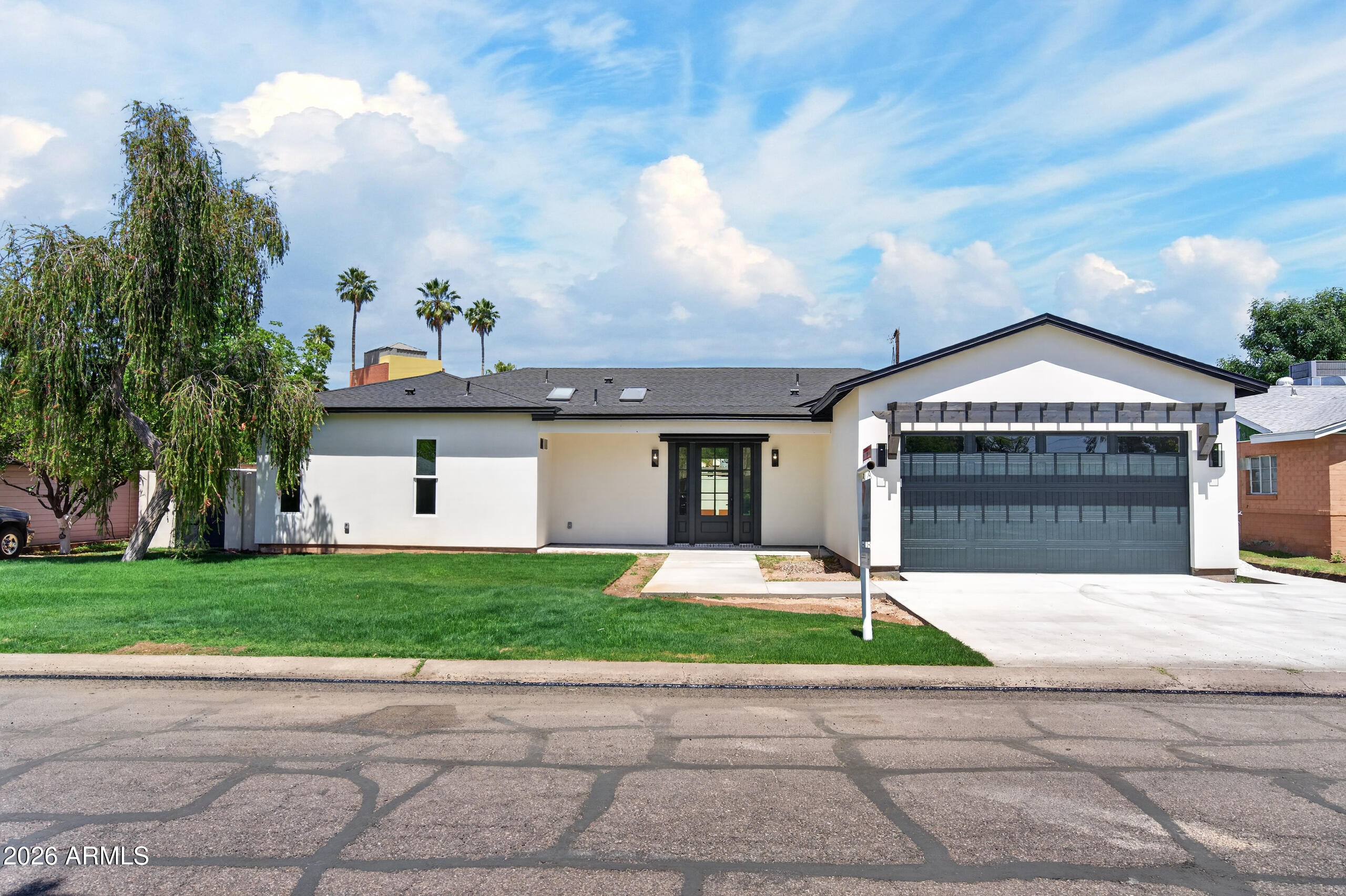 4048 E EDGEMONT Avenue