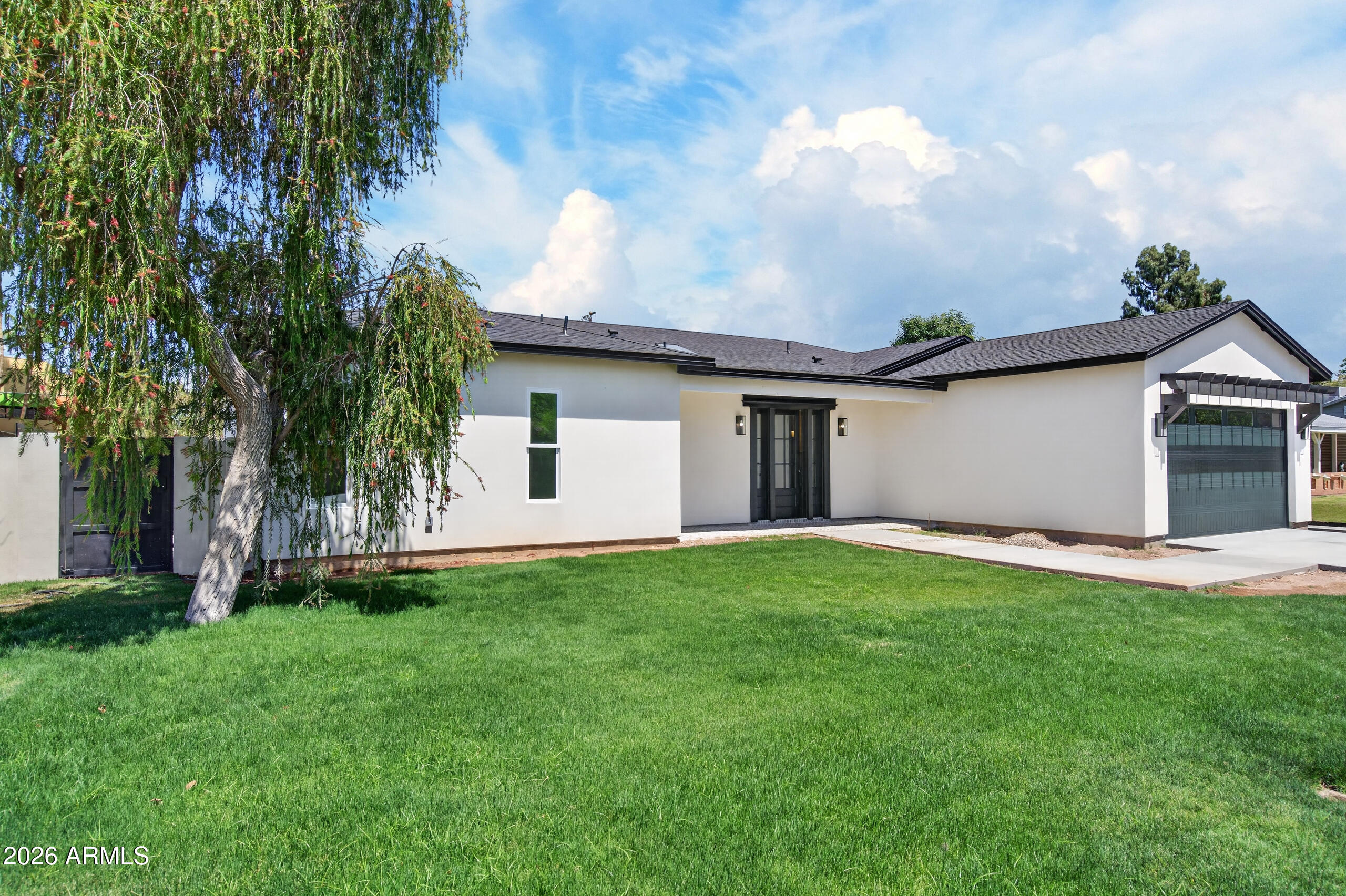 4048 E EDGEMONT Avenue