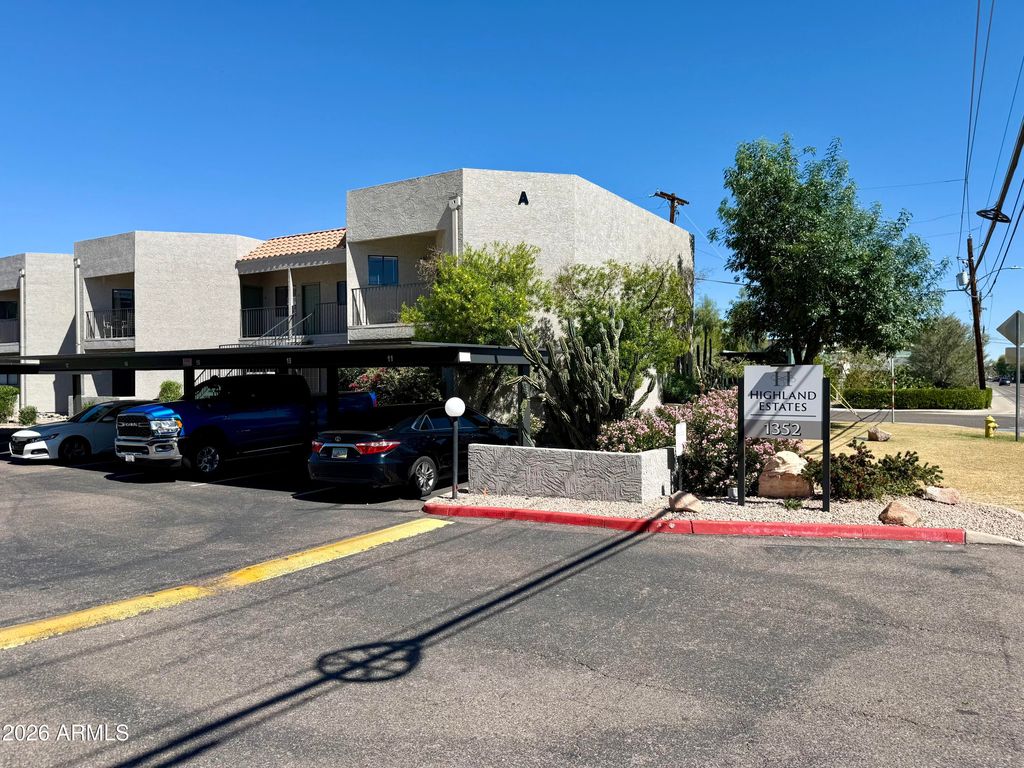 Photo of 1352 E Highland Avenue #202, Phoenix, AZ 85014 (MLS # 6998437)