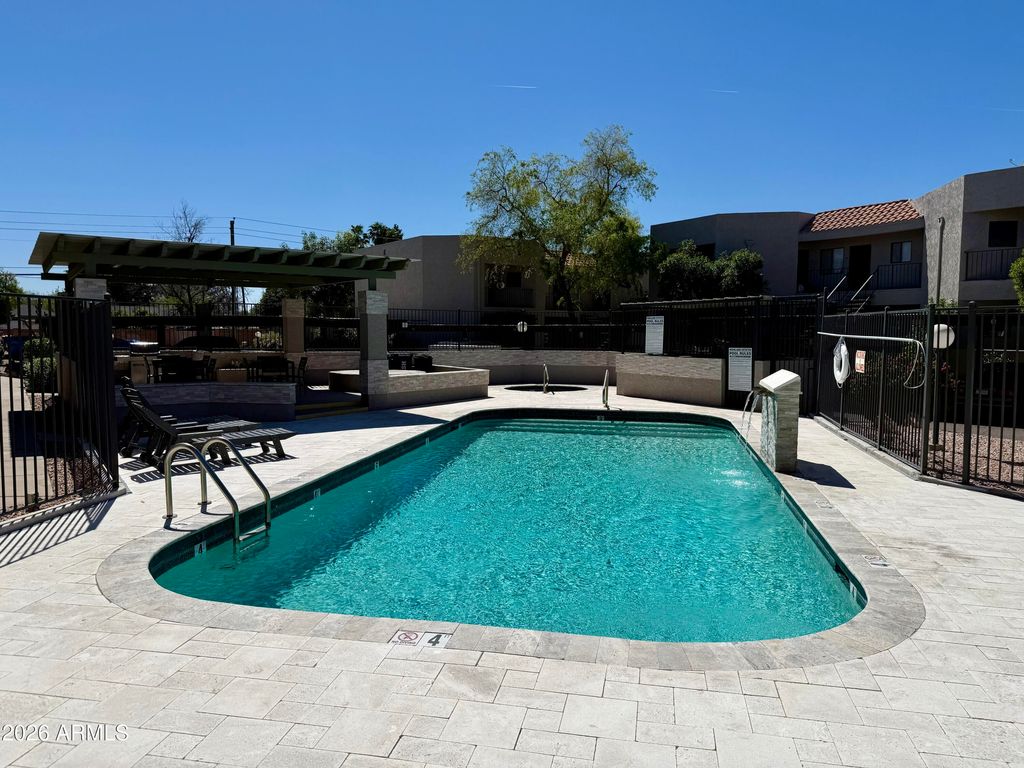 Photo of 1352 E Highland Avenue #202, Phoenix, AZ 85014 (MLS # 6998437)