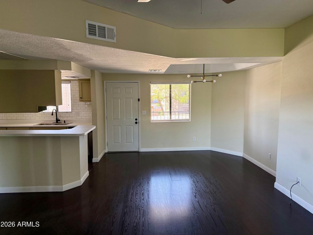 Photo of 1352 E Highland Avenue #202, Phoenix, AZ 85014 (MLS # 6998437)