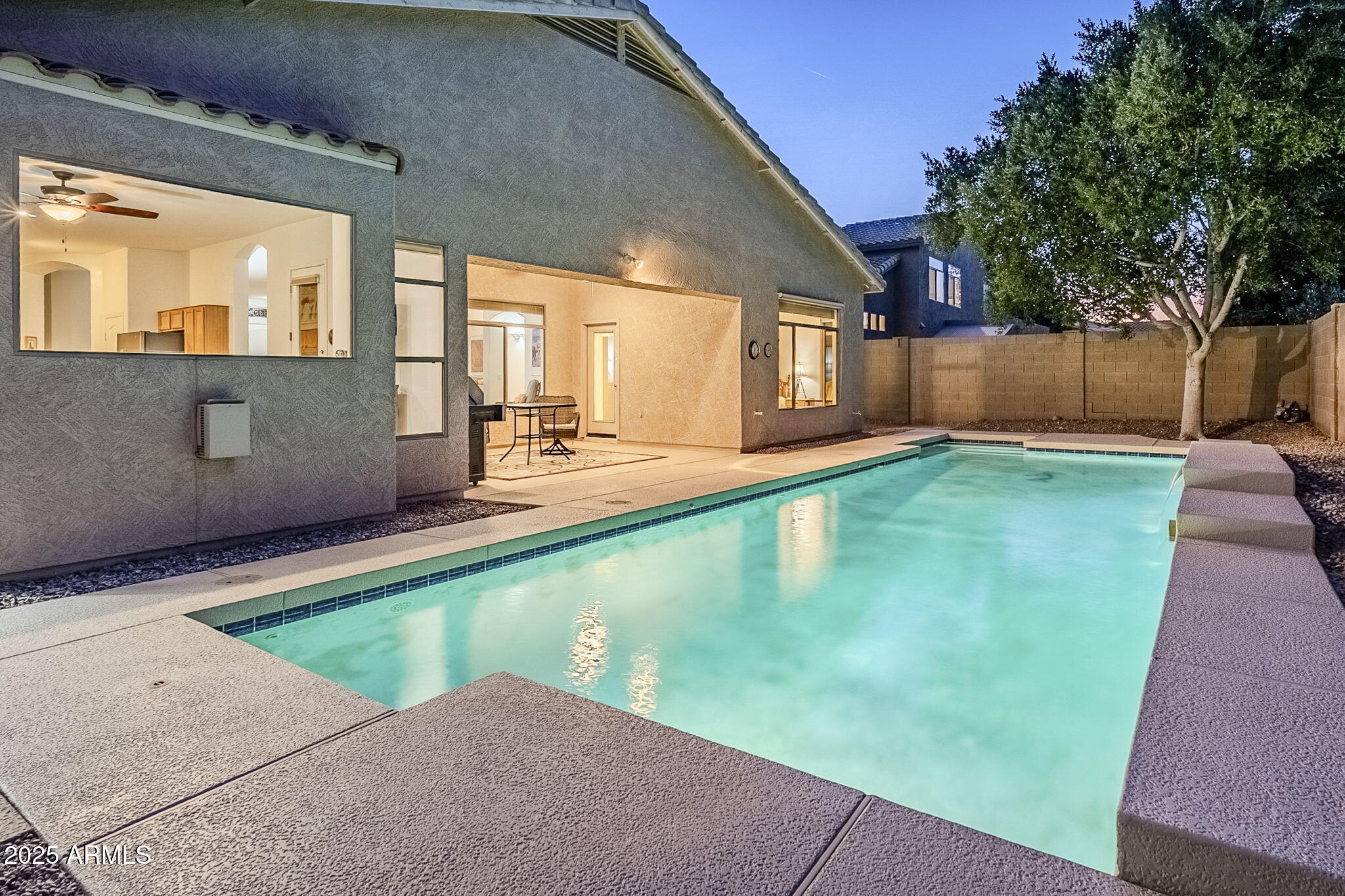 330 W LOCUST Drive