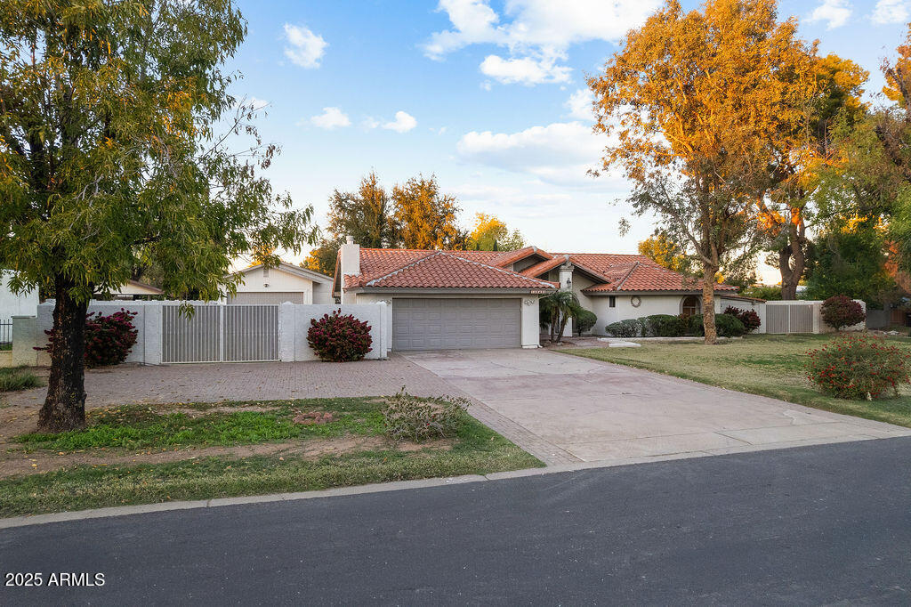 10432 W AVALON Drive