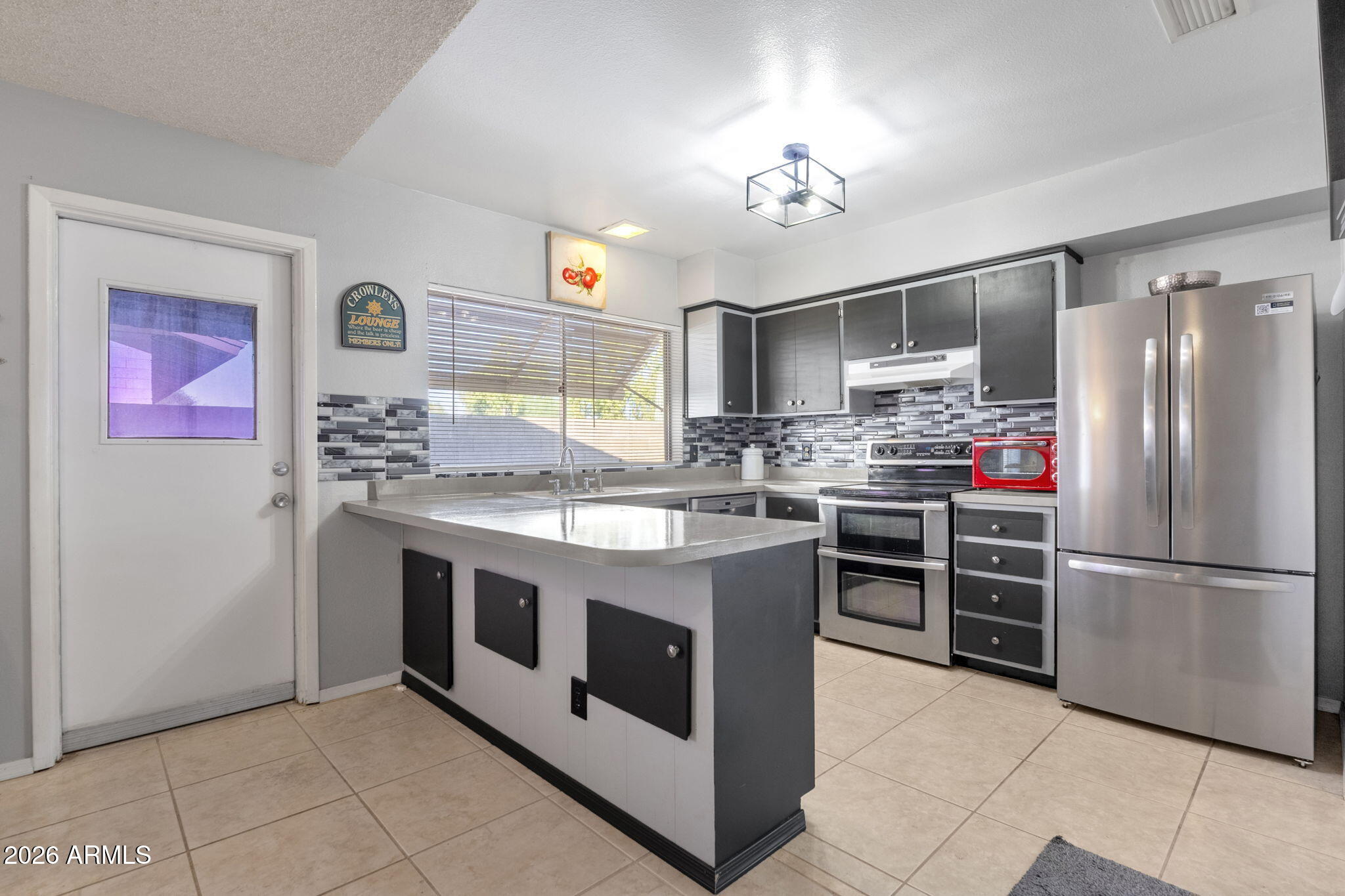 2124 E COLGATE Drive
