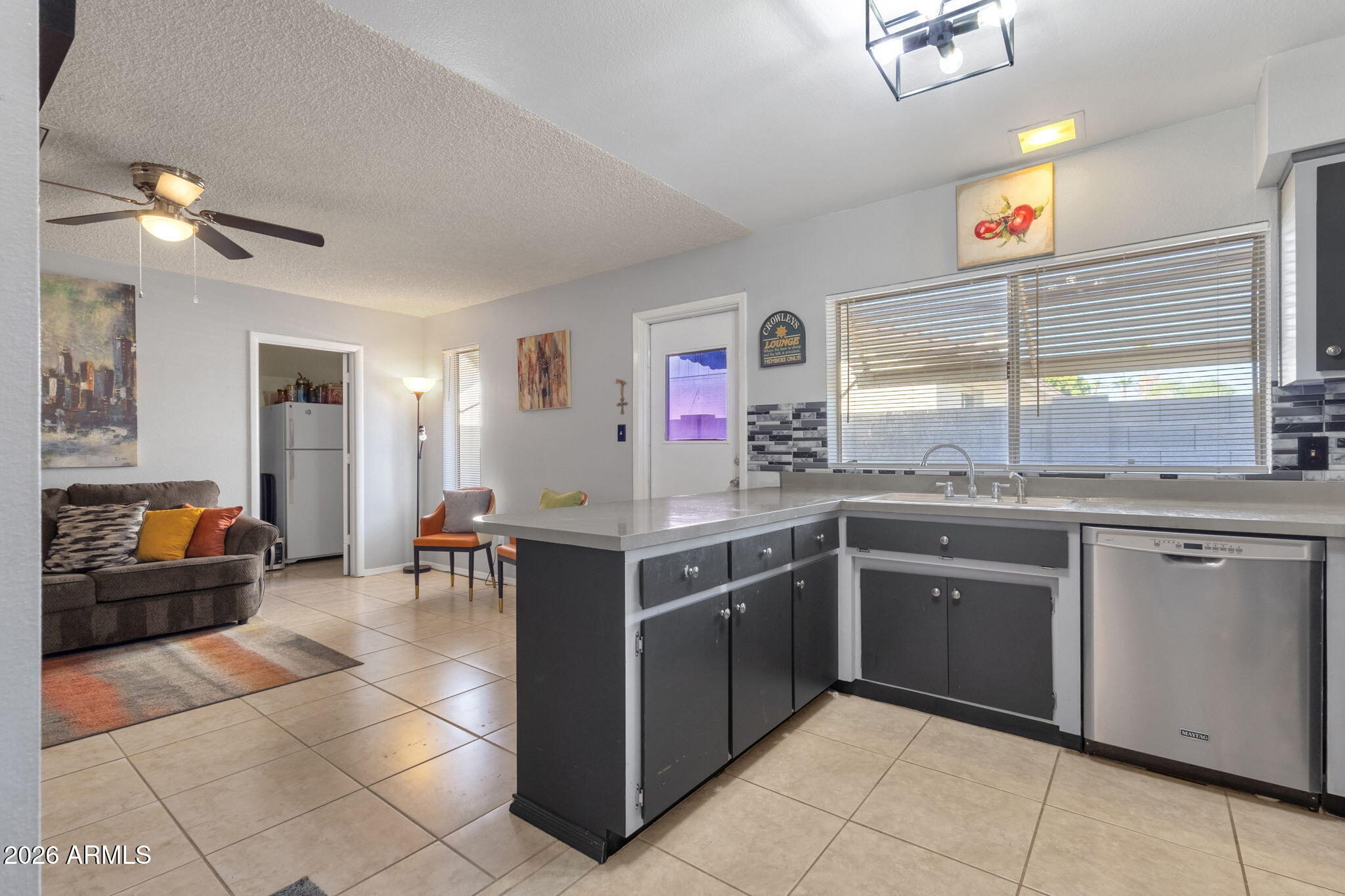 2124 E COLGATE Drive