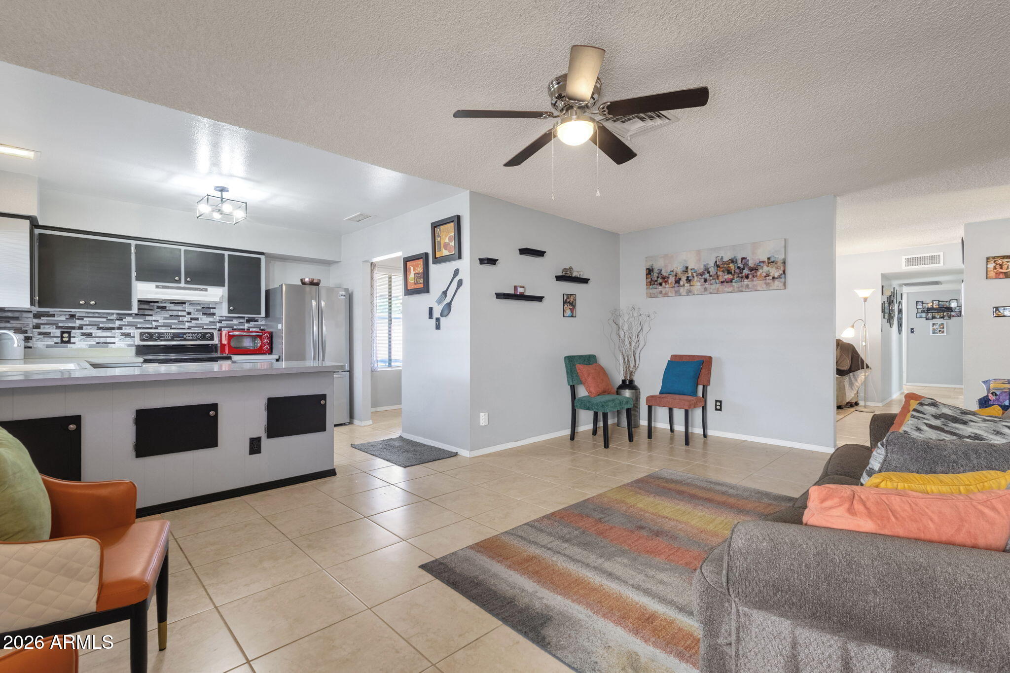 2124 E COLGATE Drive