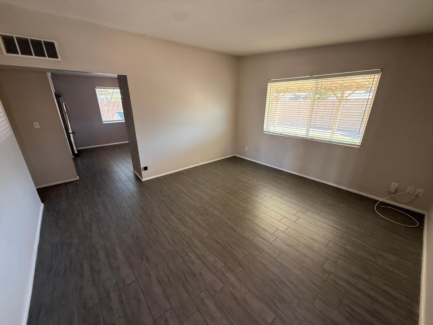 325 E Continental Drive