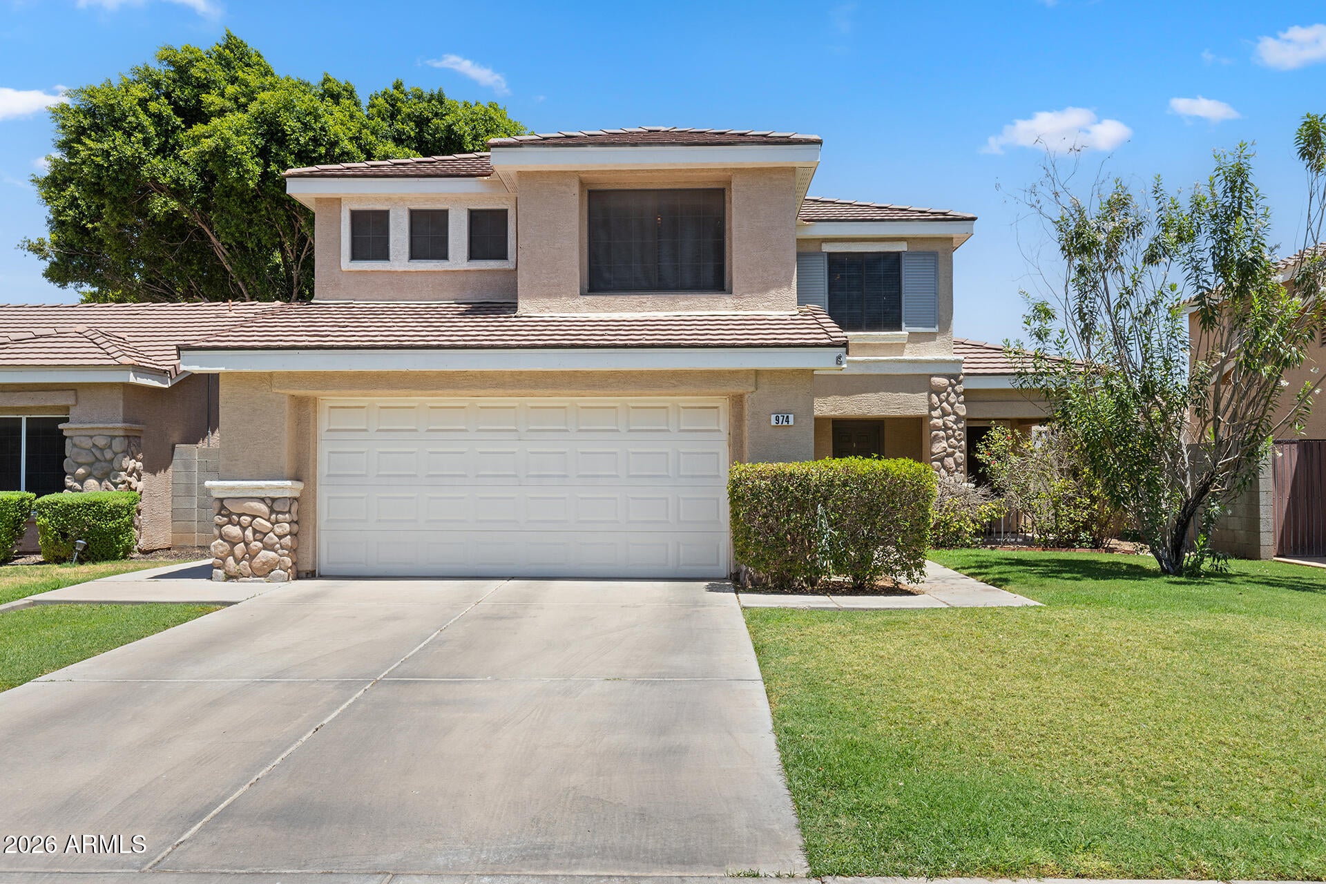 974 W LEAH Lane