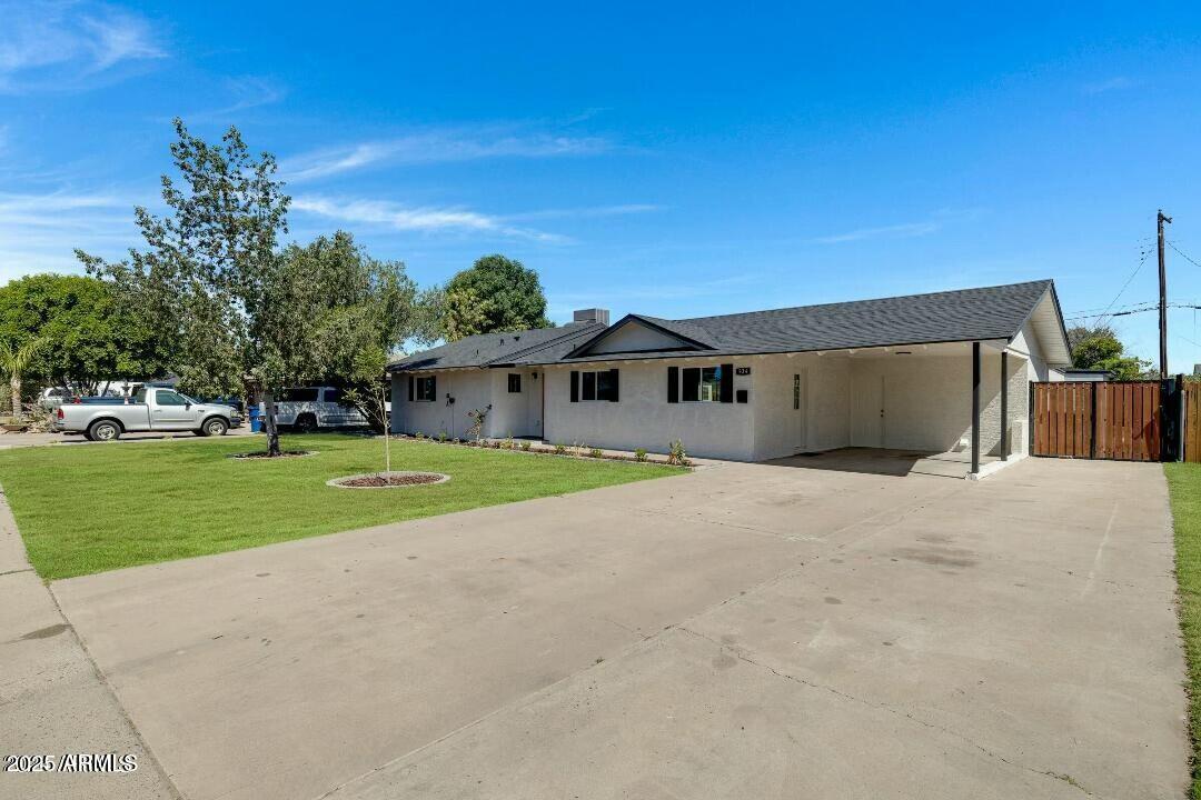 934 E 8TH Street