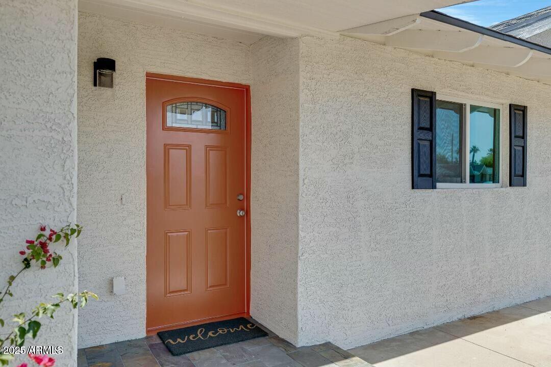 934 E 8TH Street