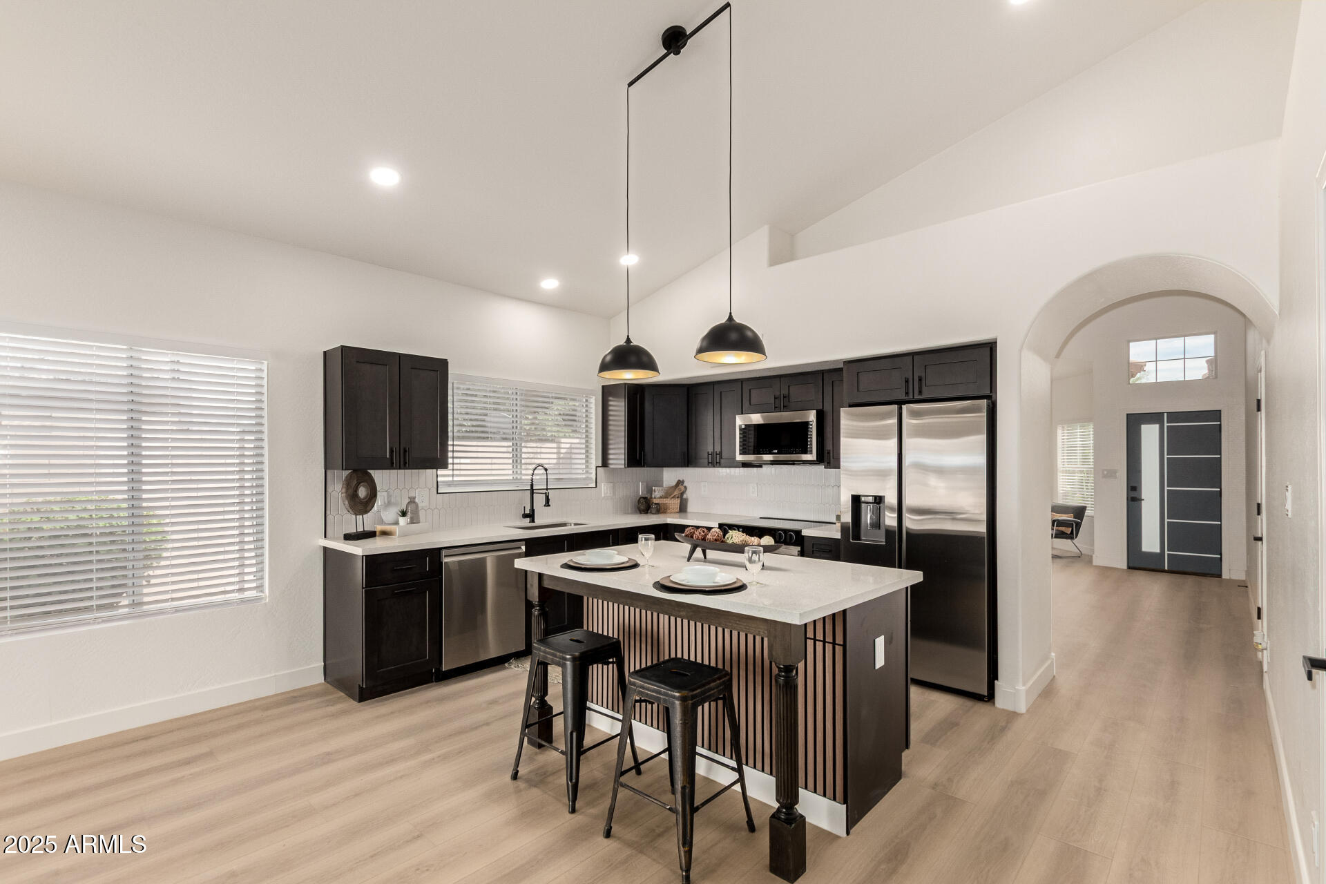 786 S CATALINA Street