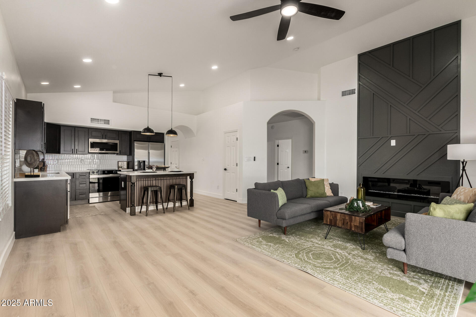 786 S CATALINA Street