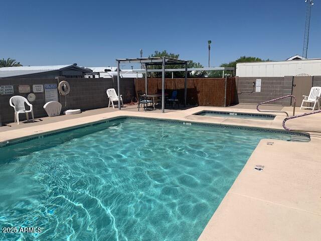 TIERRA DEL SOL RV RESORT - Land