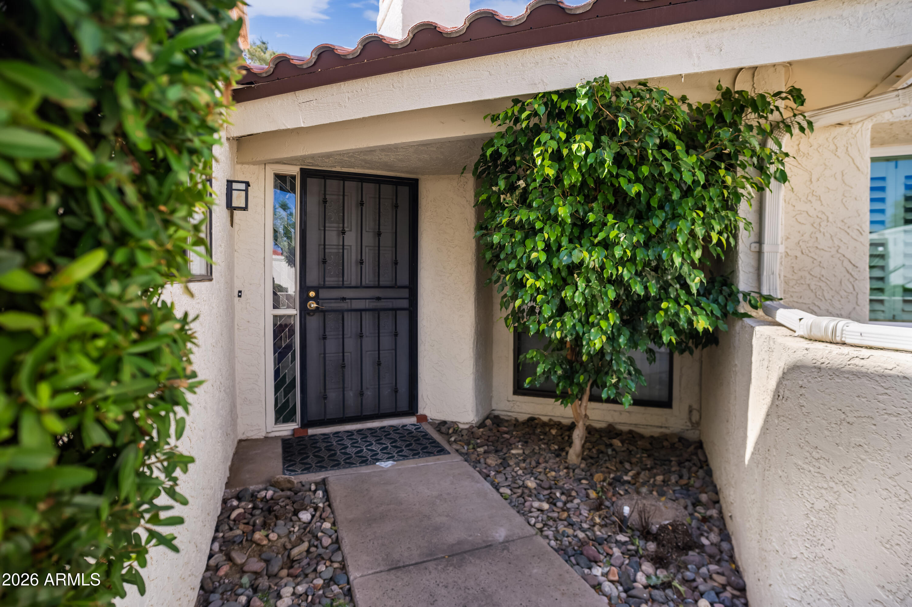 805 E CORTE ORO Street