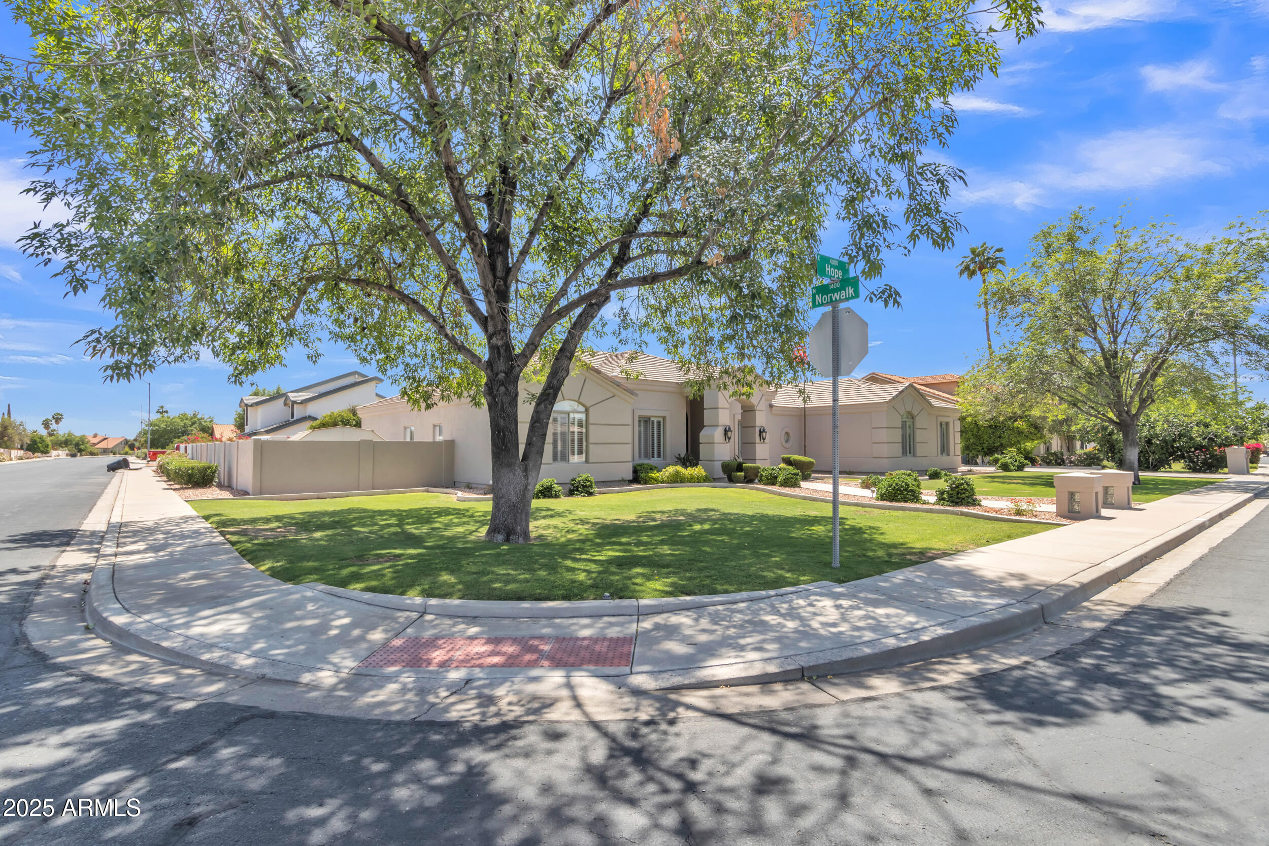 Search Homes 4 4061 E HOPE Street