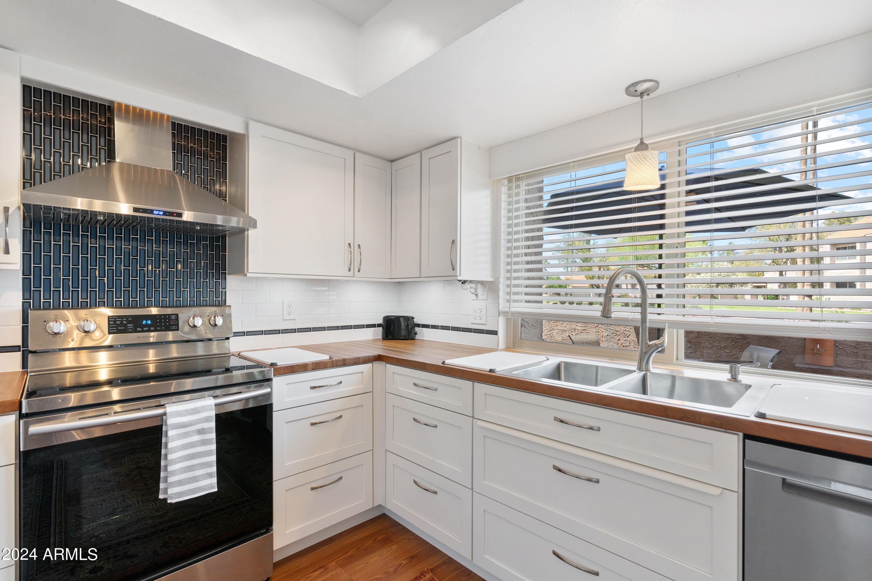 7000 N VIA CAMELLO DEL SUR -- 34