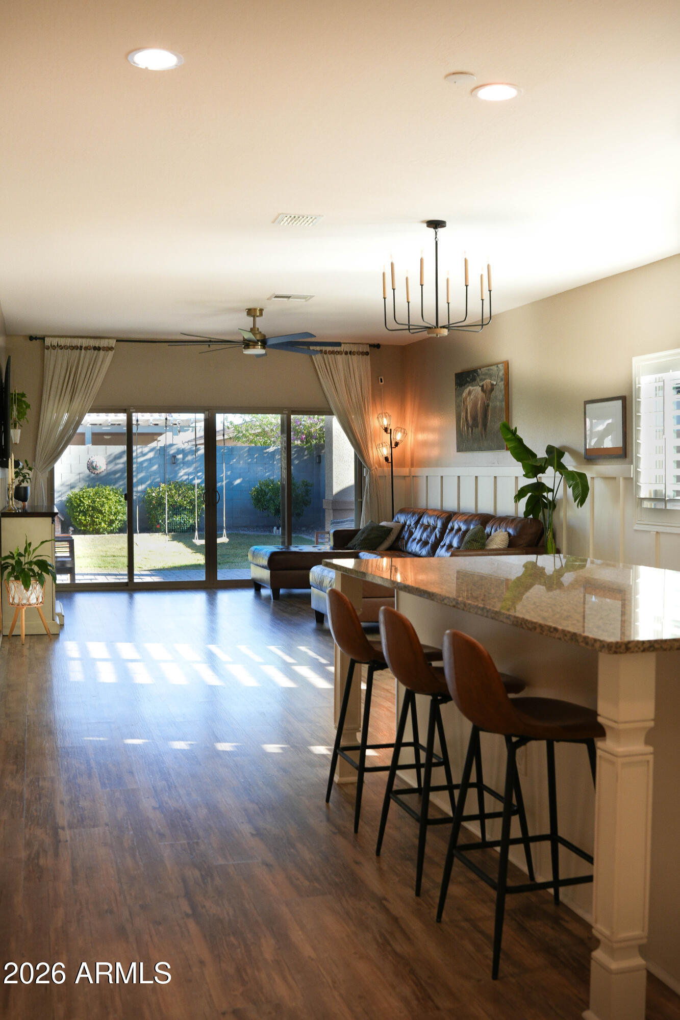 884 W WHISTLING THORN Avenue