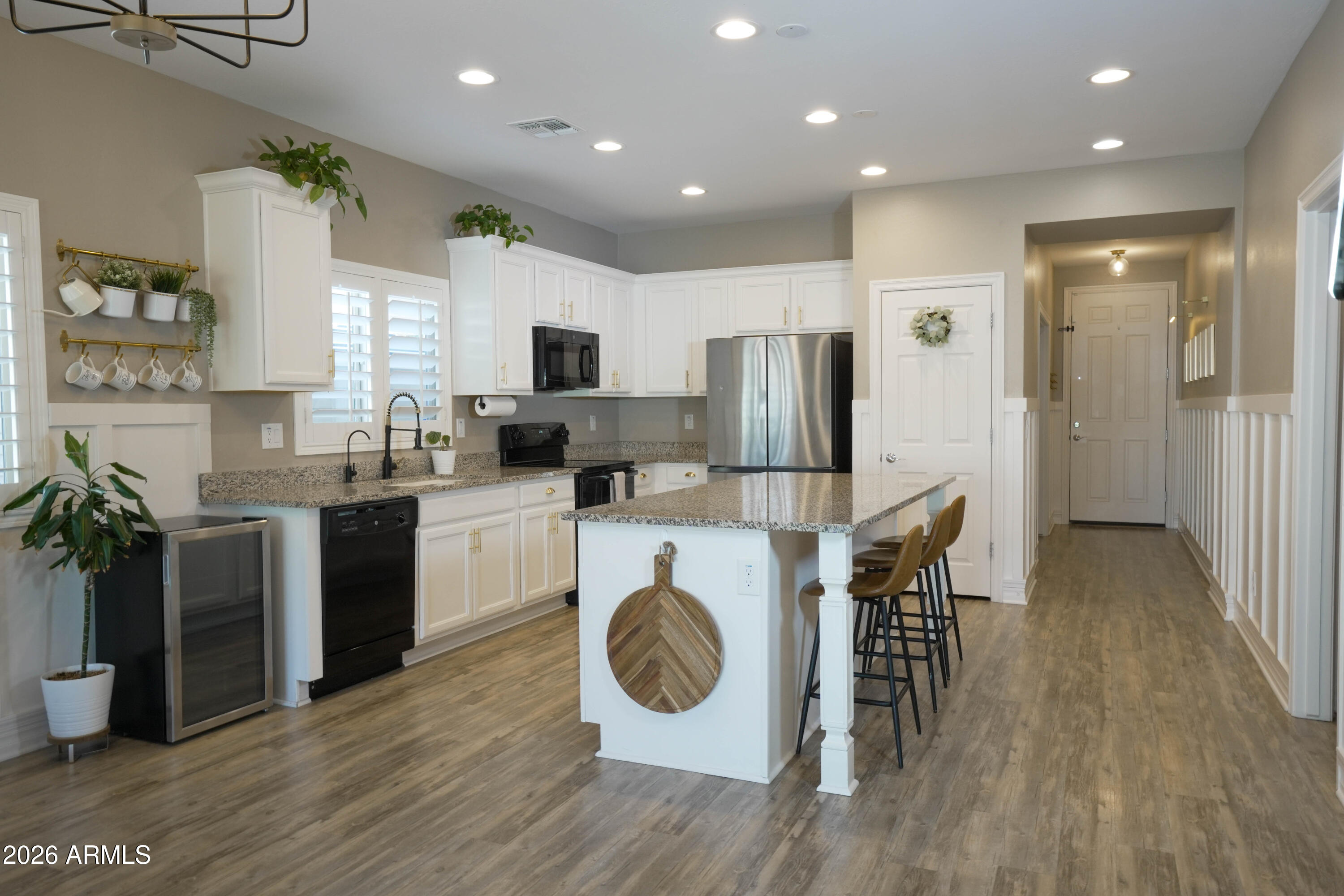 884 W WHISTLING THORN Avenue