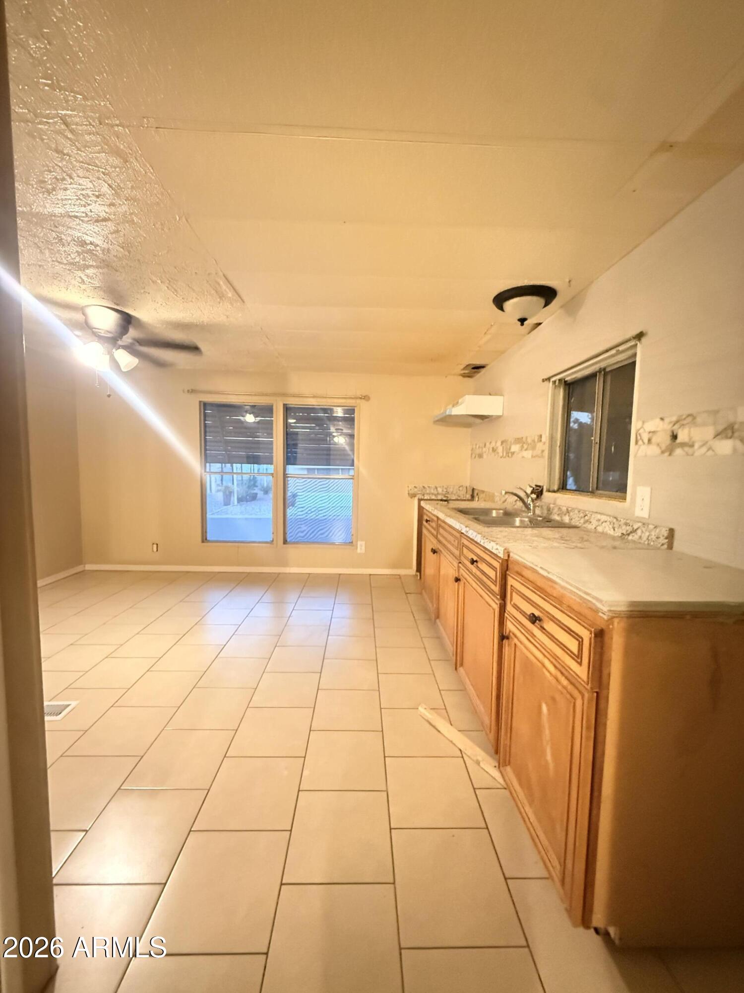 5745 W MARYLAND Avenue 52